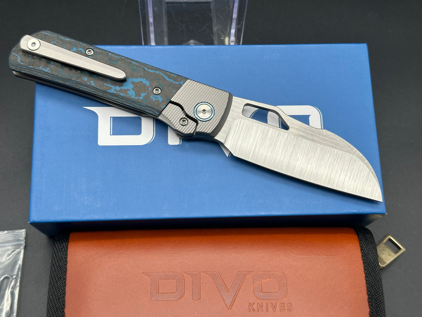 DIVO Stout V2, 3.3" Vanax SuperClean Satin Blade with Titanium/Arctic Storm Fat Carbon Handle