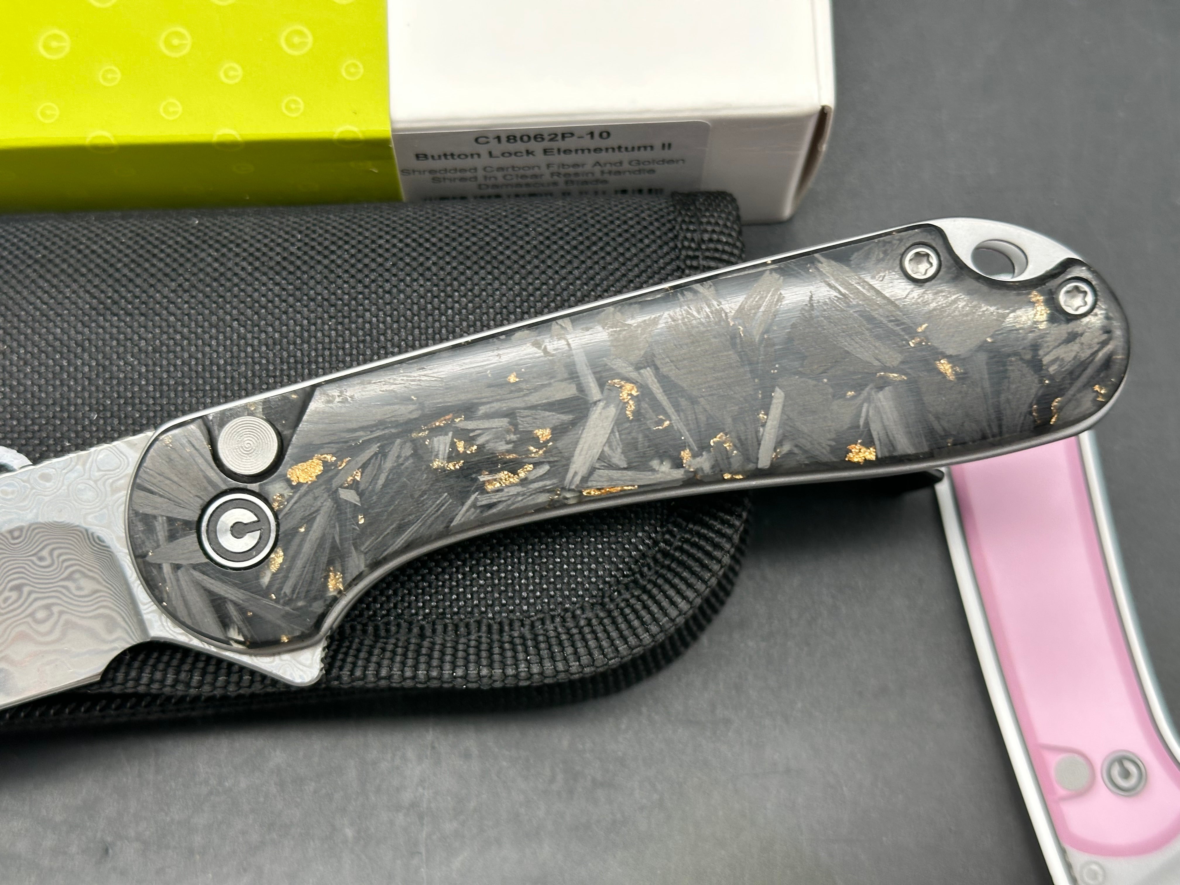 CIVIVI ELEMENTUM IL - DAMASCUS BUTTON LOCK SHRED CARBON Fiber w/ Gold
