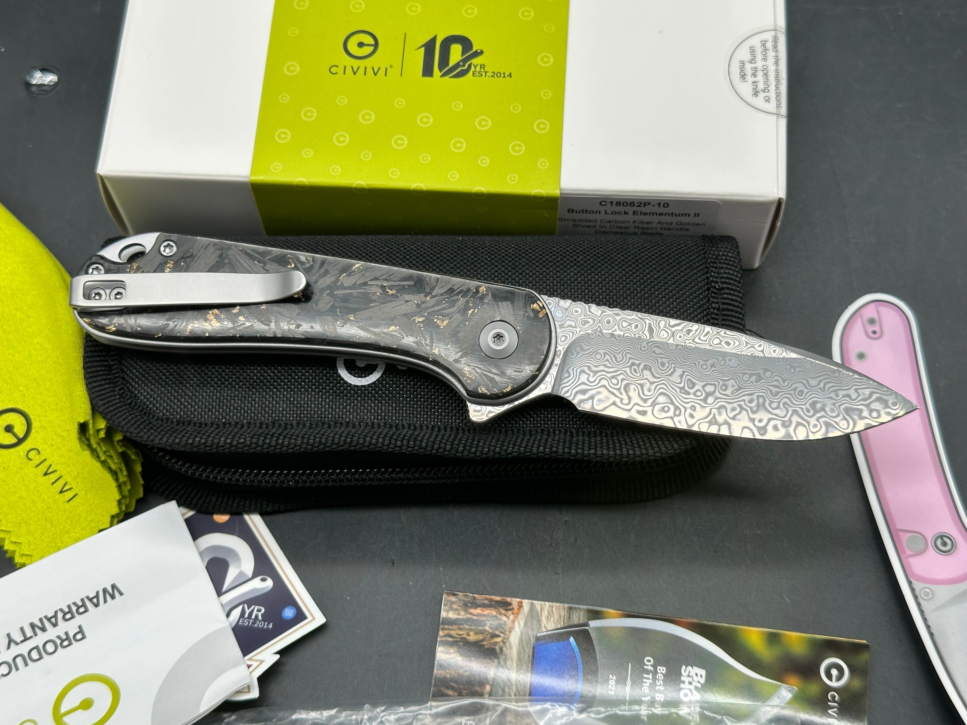 CIVIVI ELEMENTUM IL - DAMASCUS BUTTON LOCK SHRED CARBON Fiber w/ Gold