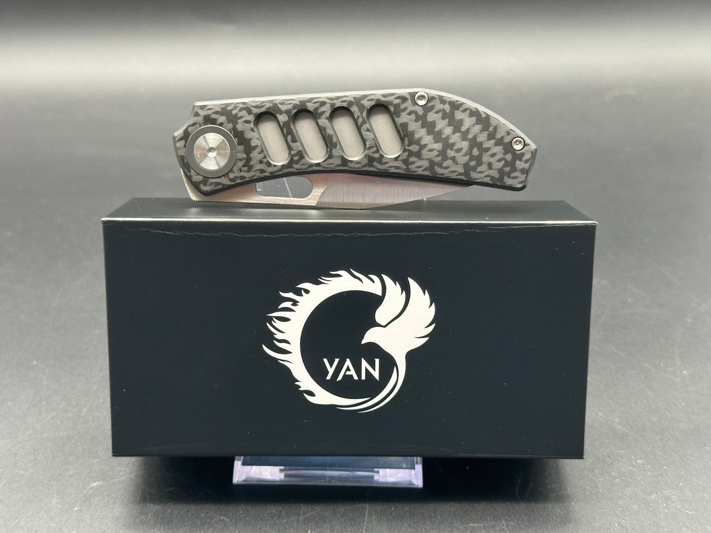 Yan/CK Chevron, 3.25 MagnaCut Blade with Titanium/Carbon FIber Handle