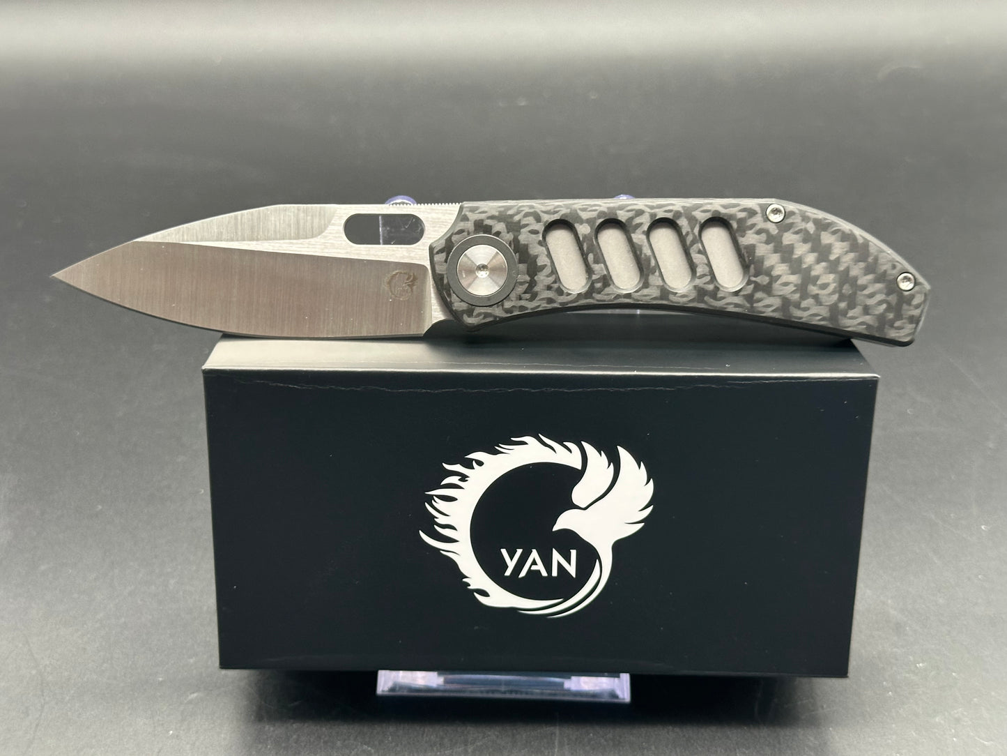 Yan/CK Chevron, 3.25 MagnaCut Blade with Titanium/Carbon FIber Handle