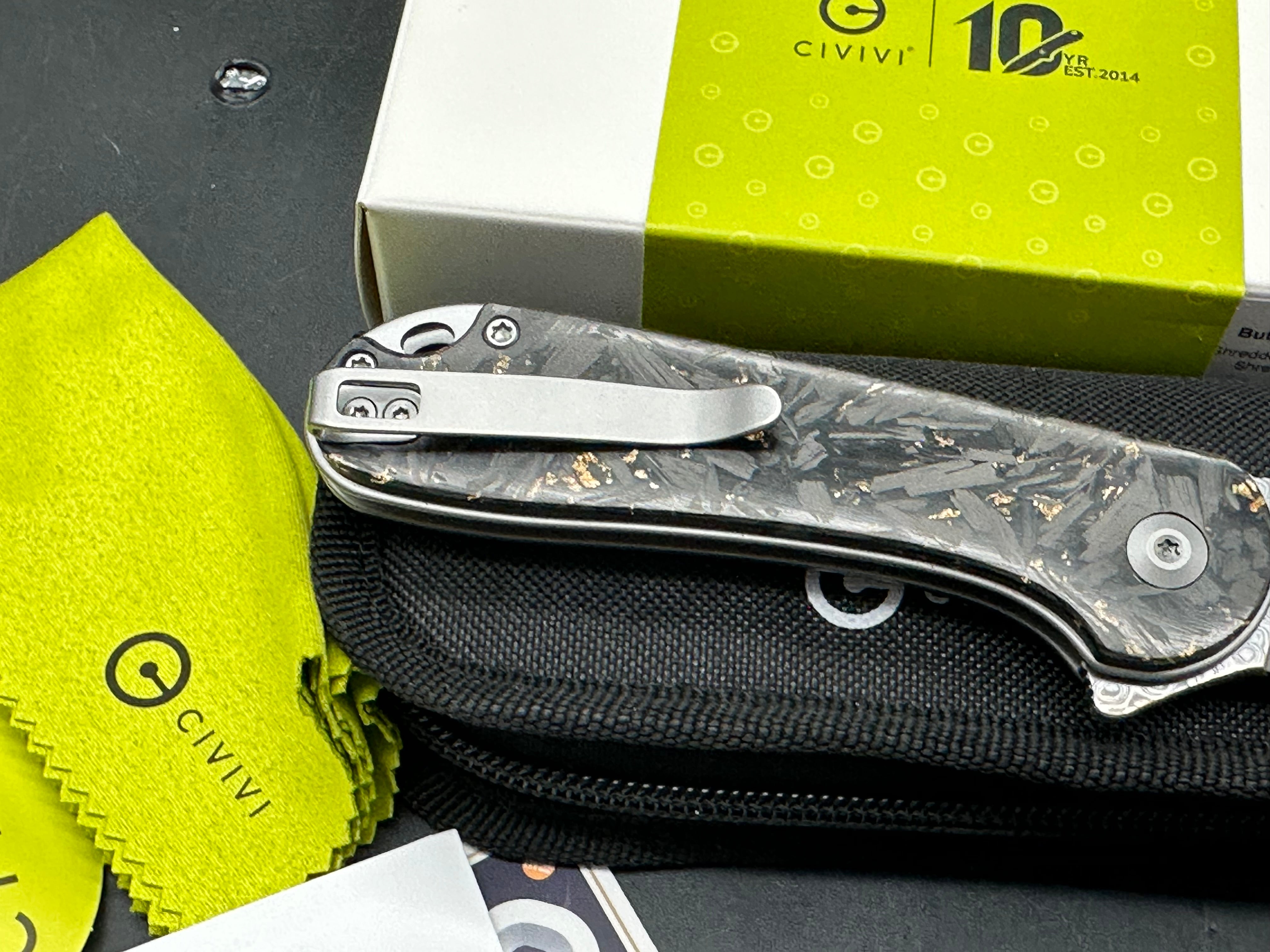 CIVIVI ELEMENTUM IL - DAMASCUS BUTTON LOCK SHRED CARBON Fiber w/ Gold