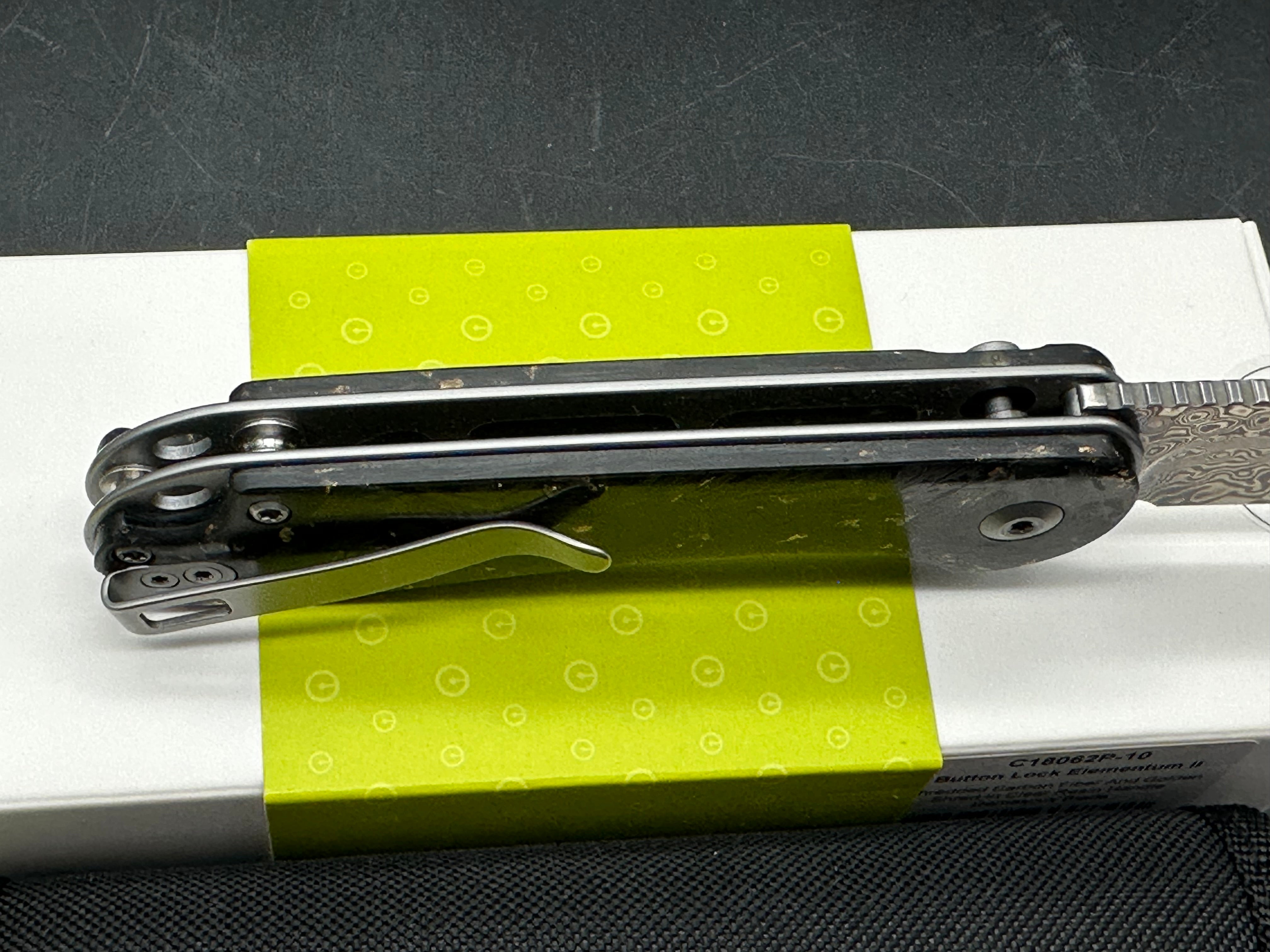 CIVIVI ELEMENTUM IL - DAMASCUS BUTTON LOCK SHRED CARBON Fiber w/ Gold