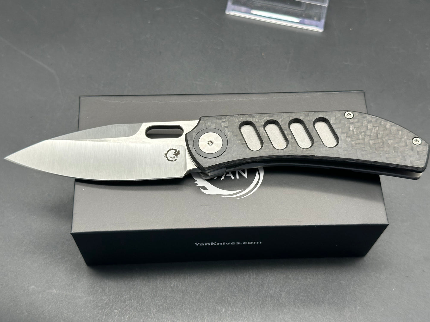 Yan/CK Chevron, 3.25 MagnaCut Blade with Titanium/Carbon FIber Handle