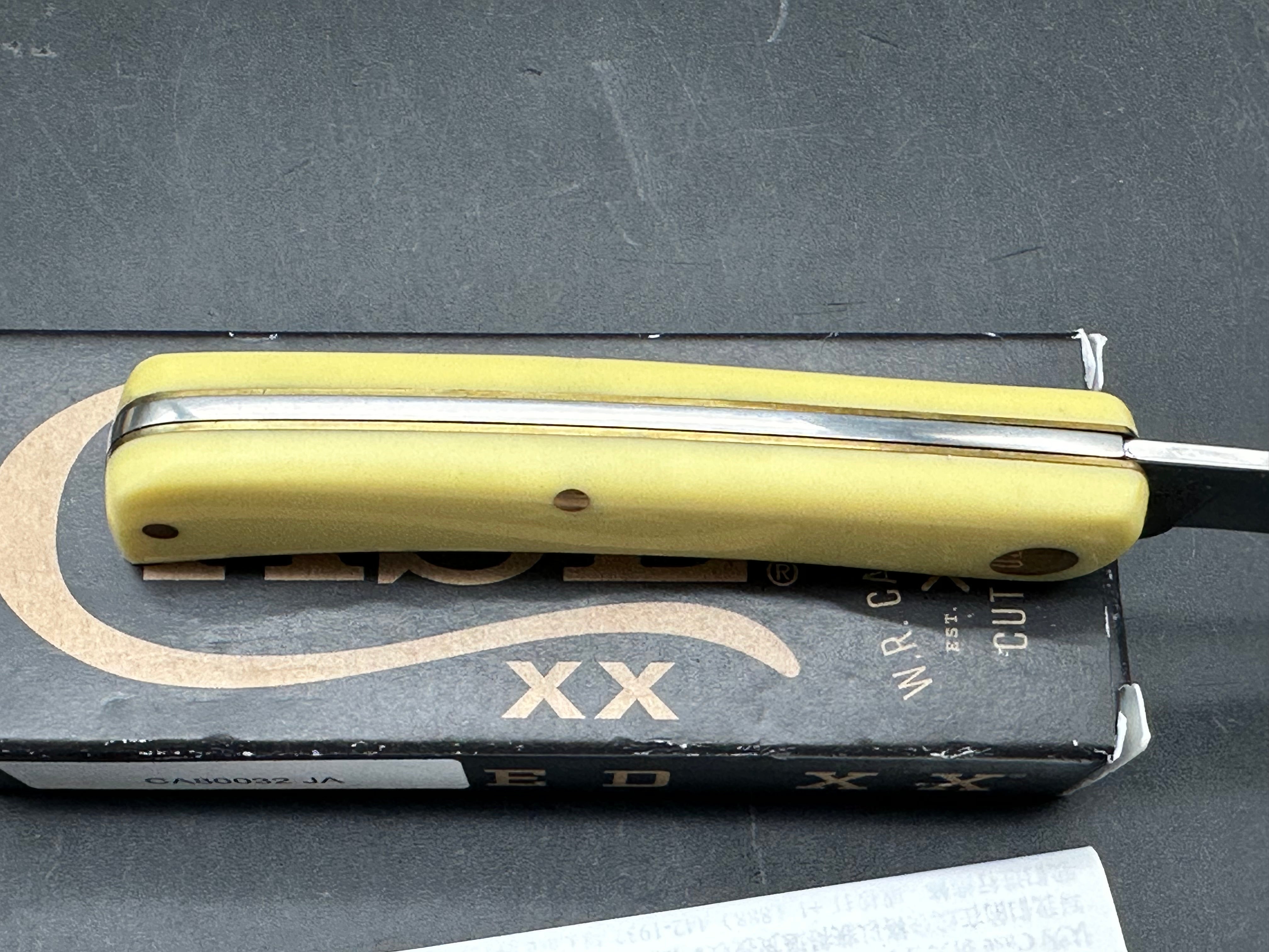 CASE SODBUSTER JR.  YELLOW SYNTHETIC  3.63 " CLOSED SS BLADE