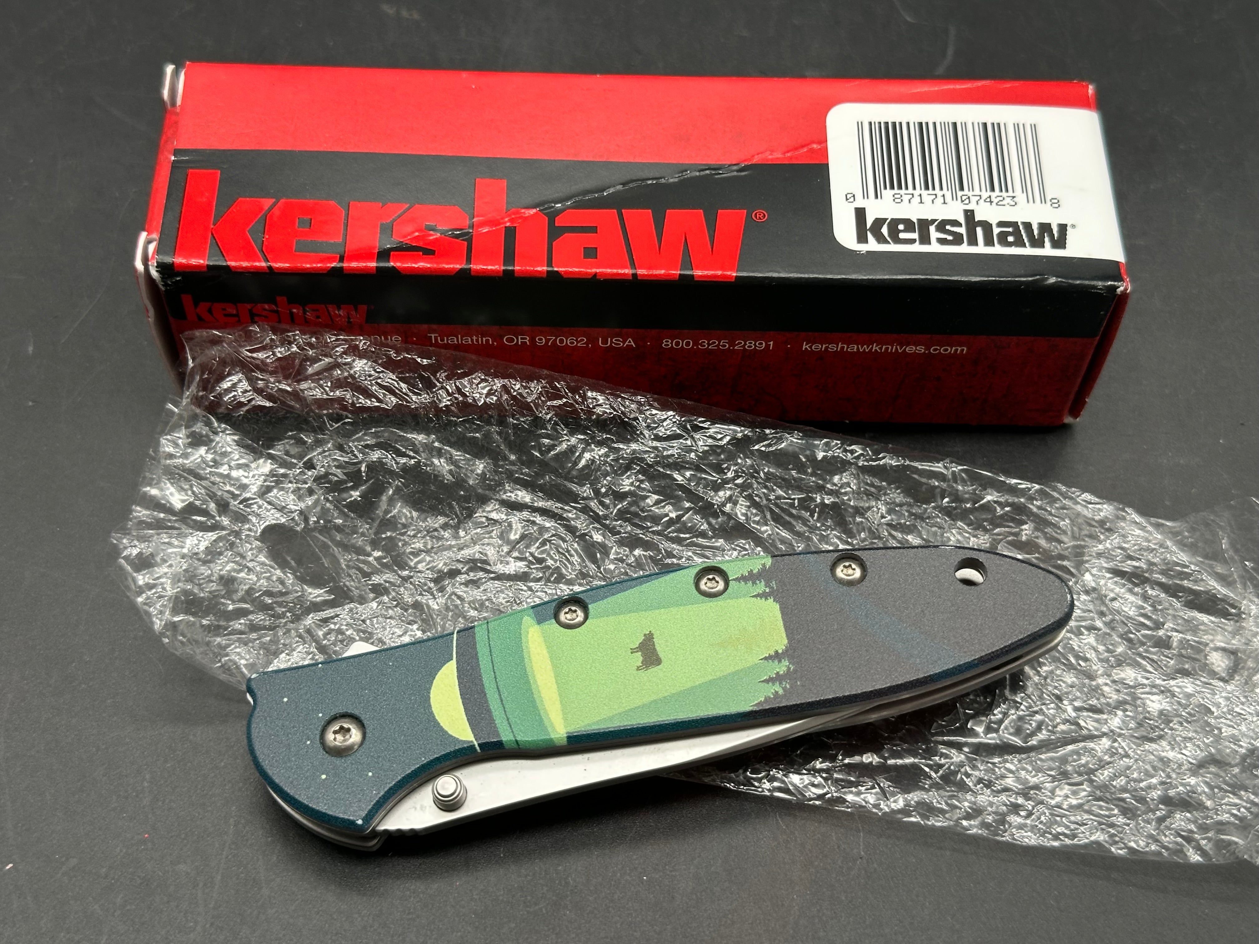 Kershaw Leek UFO knife (blade is off center)