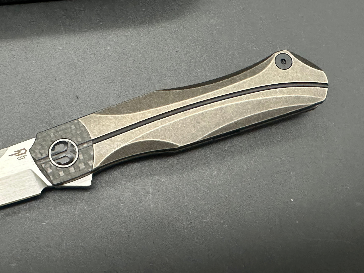 BESTECH THYRA BRONZE STONEWASH TITANIUM/CARBON FIBER INLAY HANDLE M390