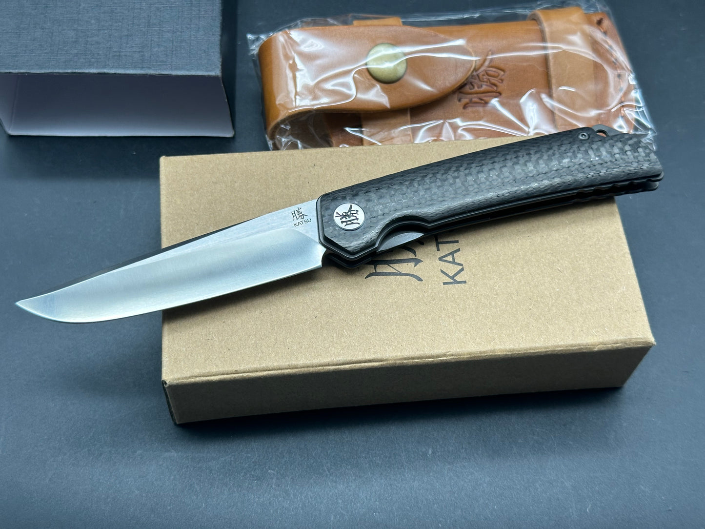 KATSU CK01, Carbon Fiber Handle & 154CM Steel Blade, Leather Sheath