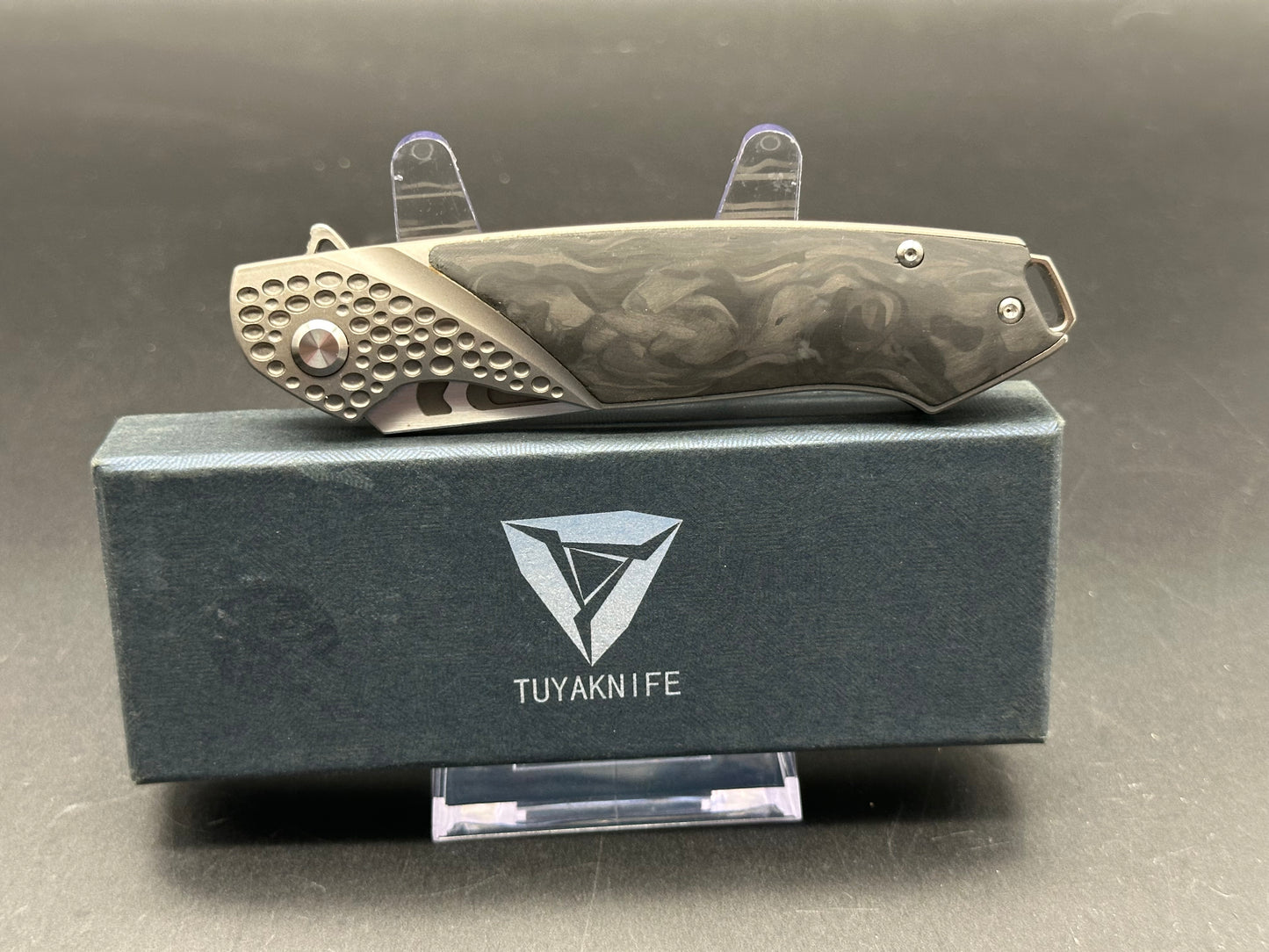 Tuya Kingsman titanium/CF handle w/M390 blade