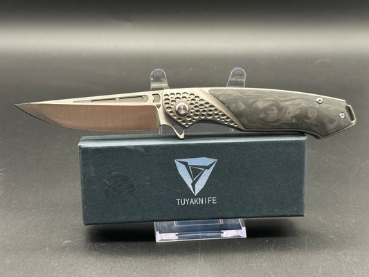 Tuya Kingsman titanium/CF handle w/M390 blade