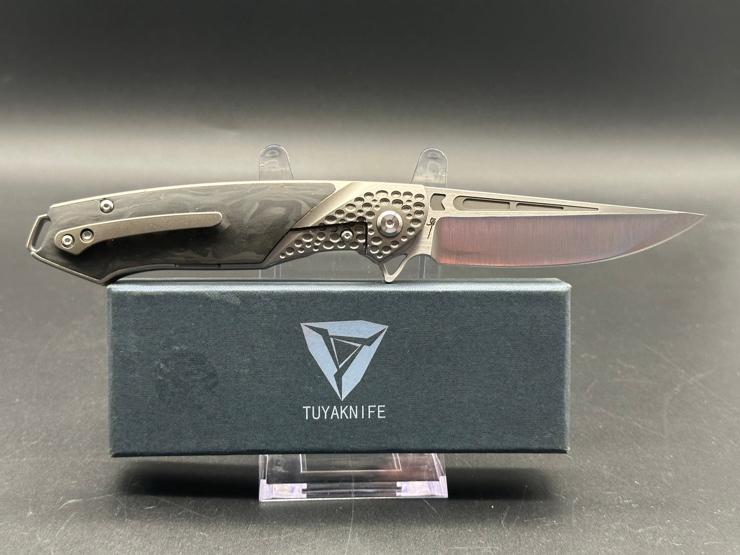 Tuya Kingsman titanium/CF handle w/M390 blade