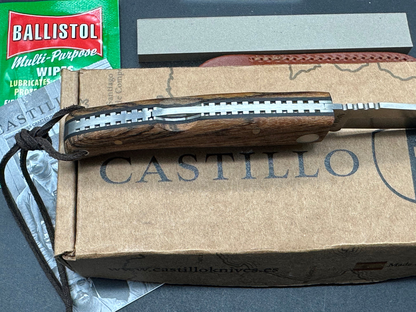 Castillo Knives Navaja Lockback Folding, C1BOW, 3" Satin Sandvik 14C28N Blade, Cocote Wood Handle