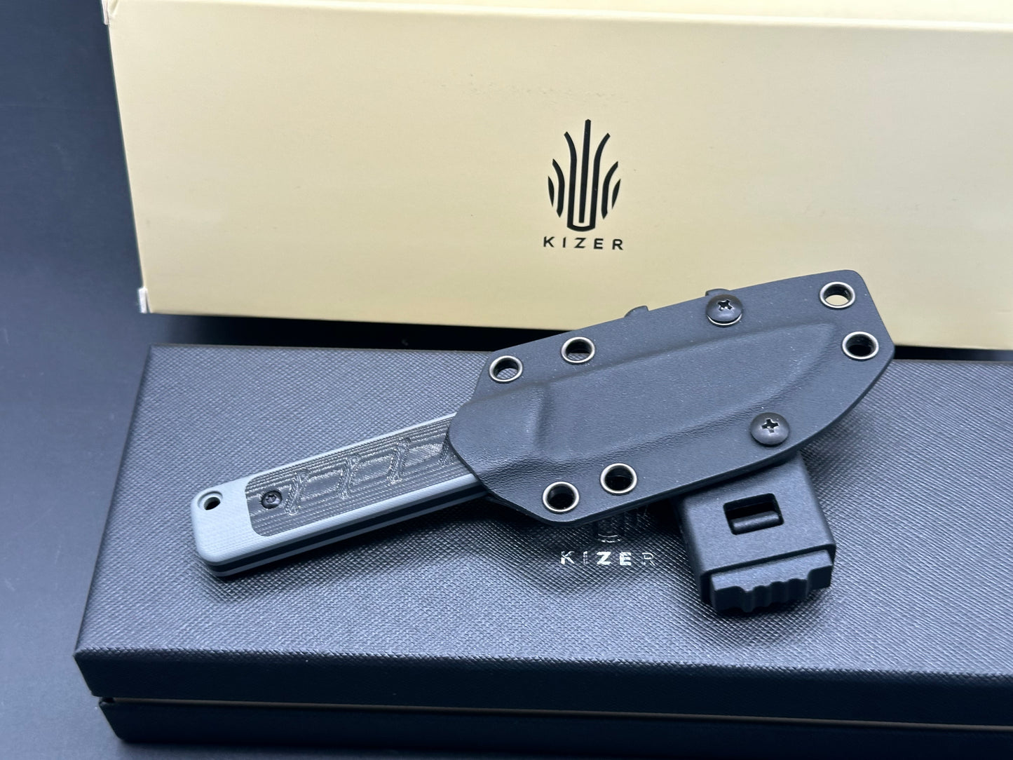 KIZER SMOLT FIXED BLADE KNIFE GRAY/BLACK G10/MICARTA HANDLE 3V DROP POINT PLAIN BLACK BLADE