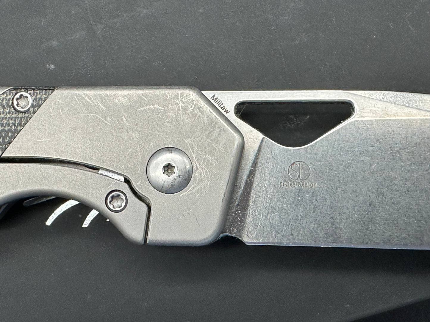 Kizer Militaw carried and used snails on scales