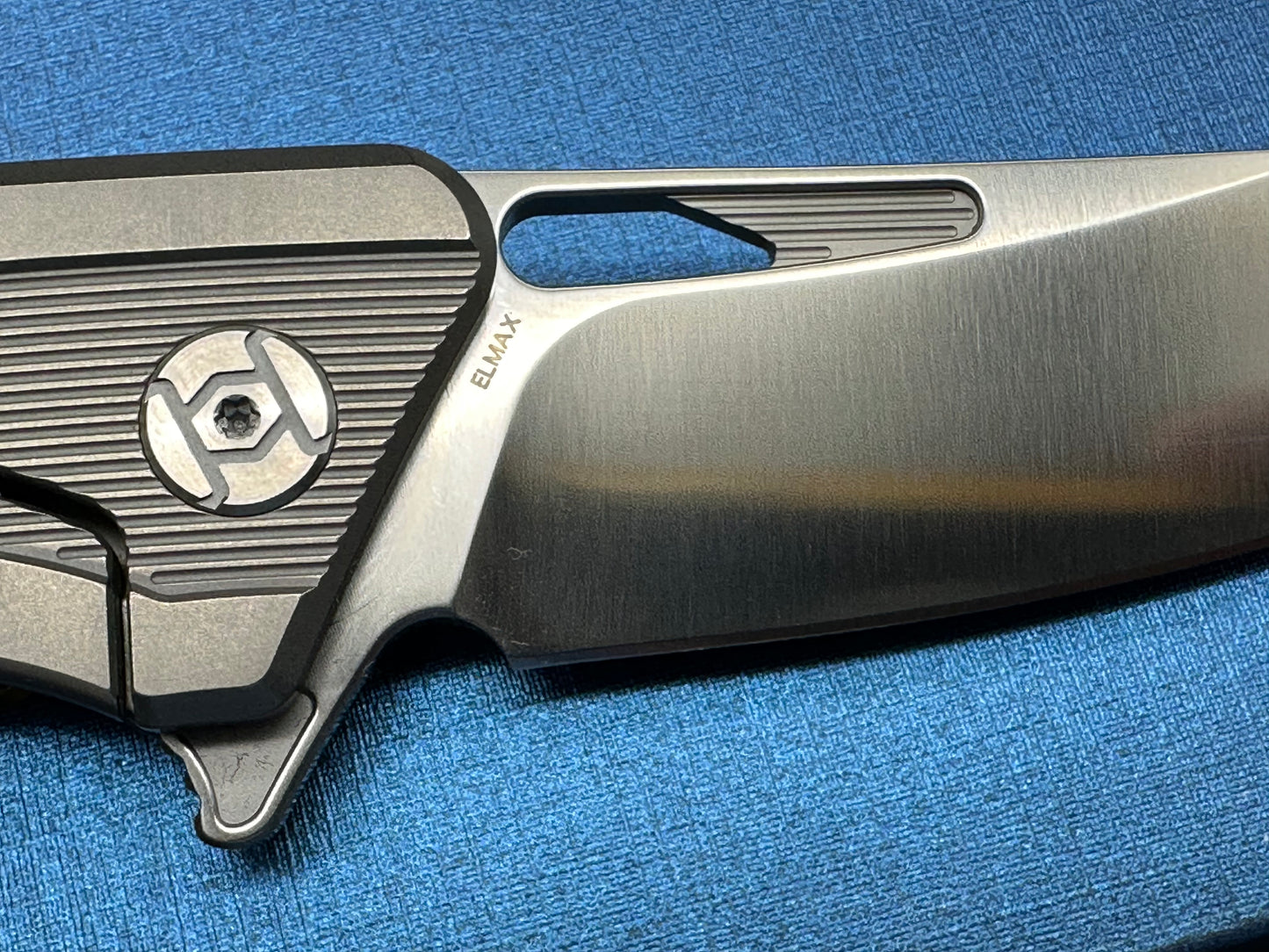 Kunwu Ronin II titanium handle w/Elmax blade