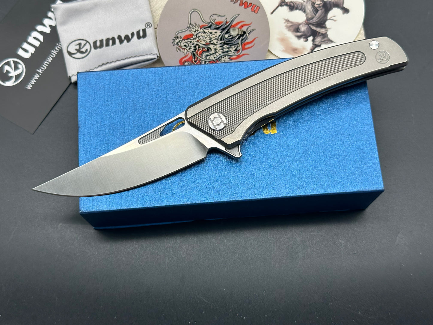 Kunwu Ronin II titanium handle w/Elmax blade