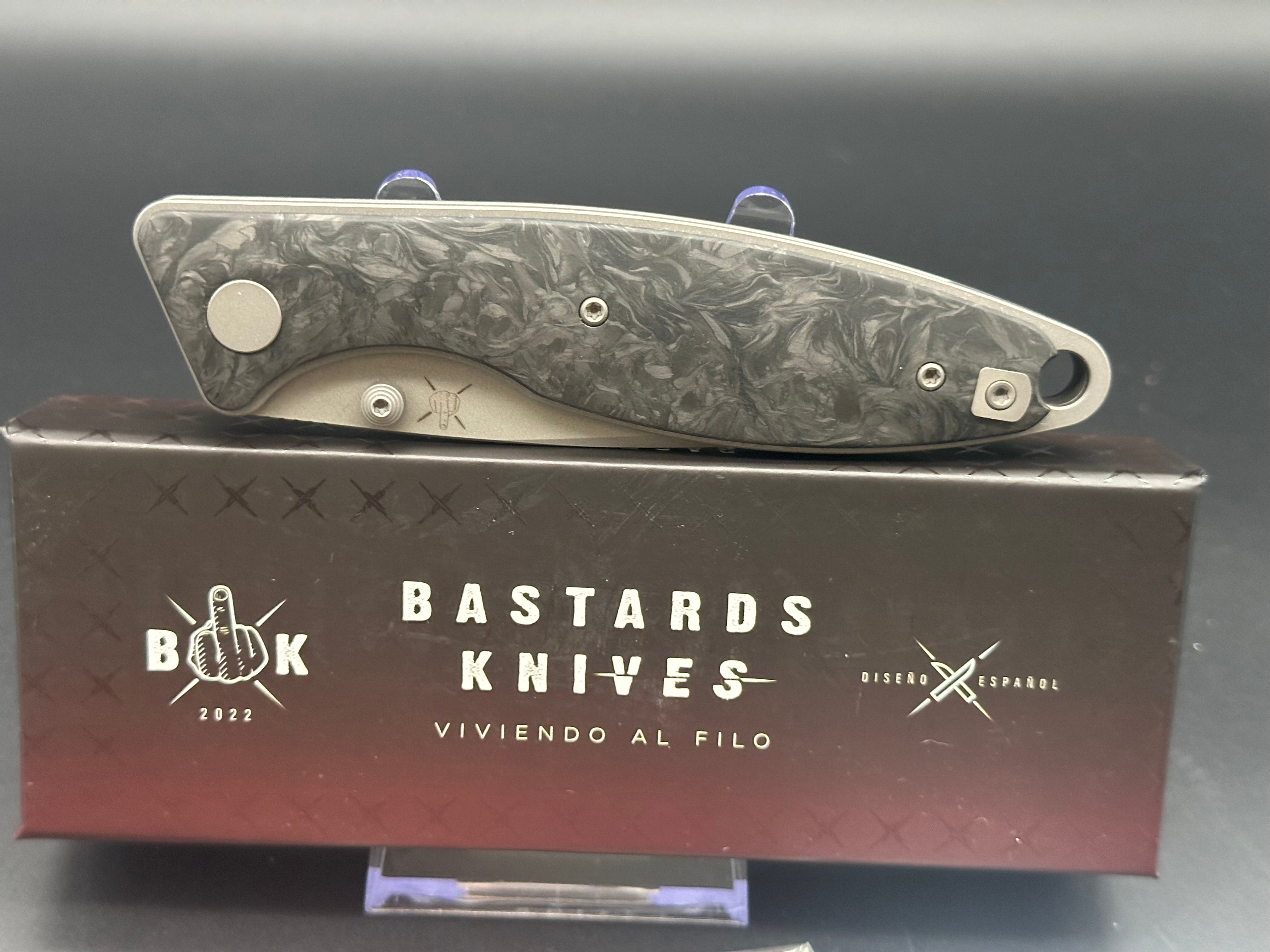 BASTARD VENATOR FOLDING KNIFE BLACK CARBON FIBER HANDLE N690 PLAIN EDGE DARK BEADBLAST FINISH