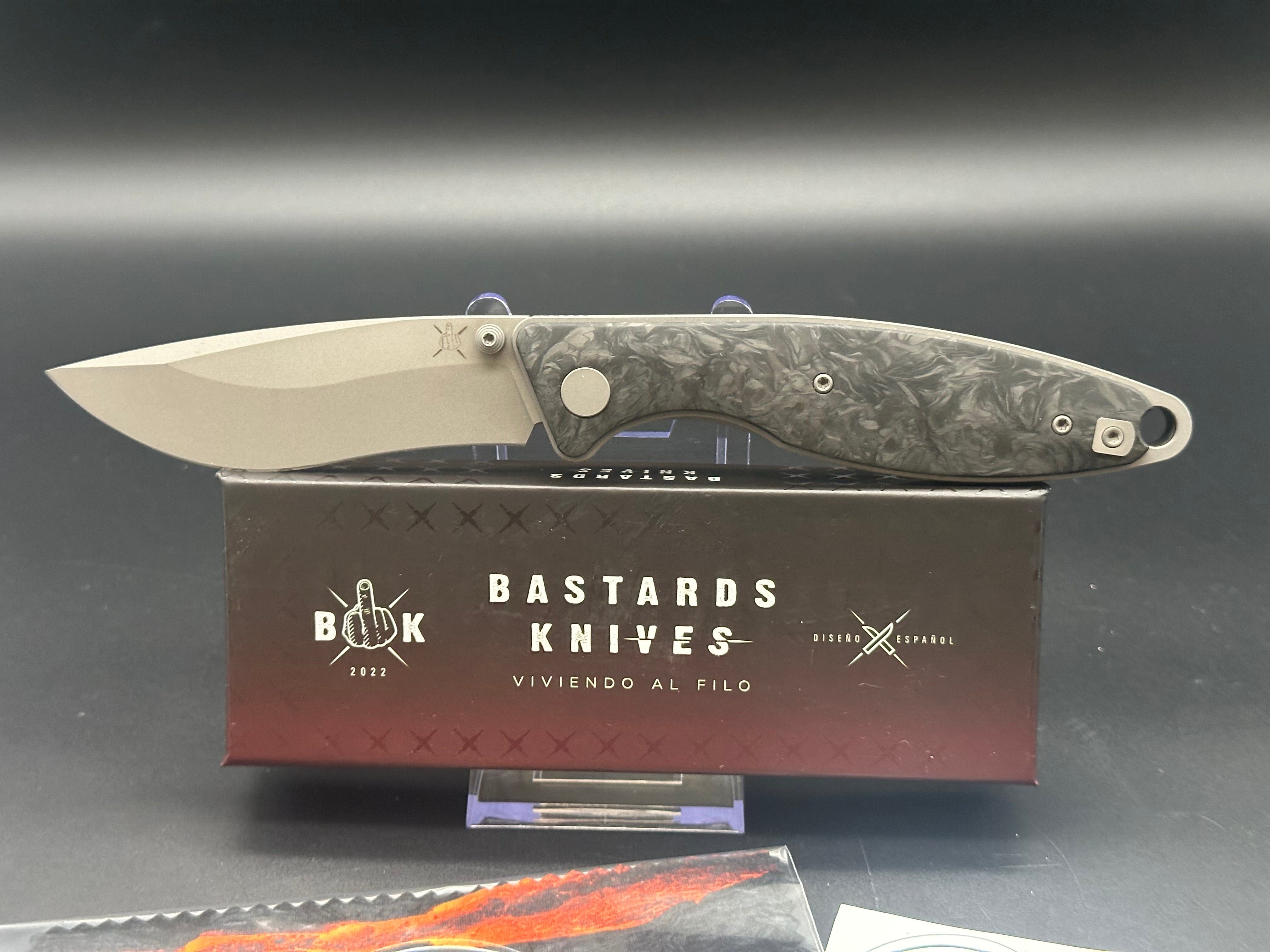 BASTARD VENATOR FOLDING KNIFE BLACK CARBON FIBER HANDLE N690 PLAIN EDGE DARK BEADBLAST FINISH