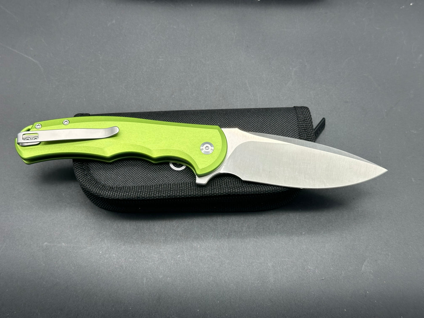 CIVIVI BUTTON LOCK PRAXIS LIME GREEN ALUMINUM HANDLE NITRO-V DROP POINT