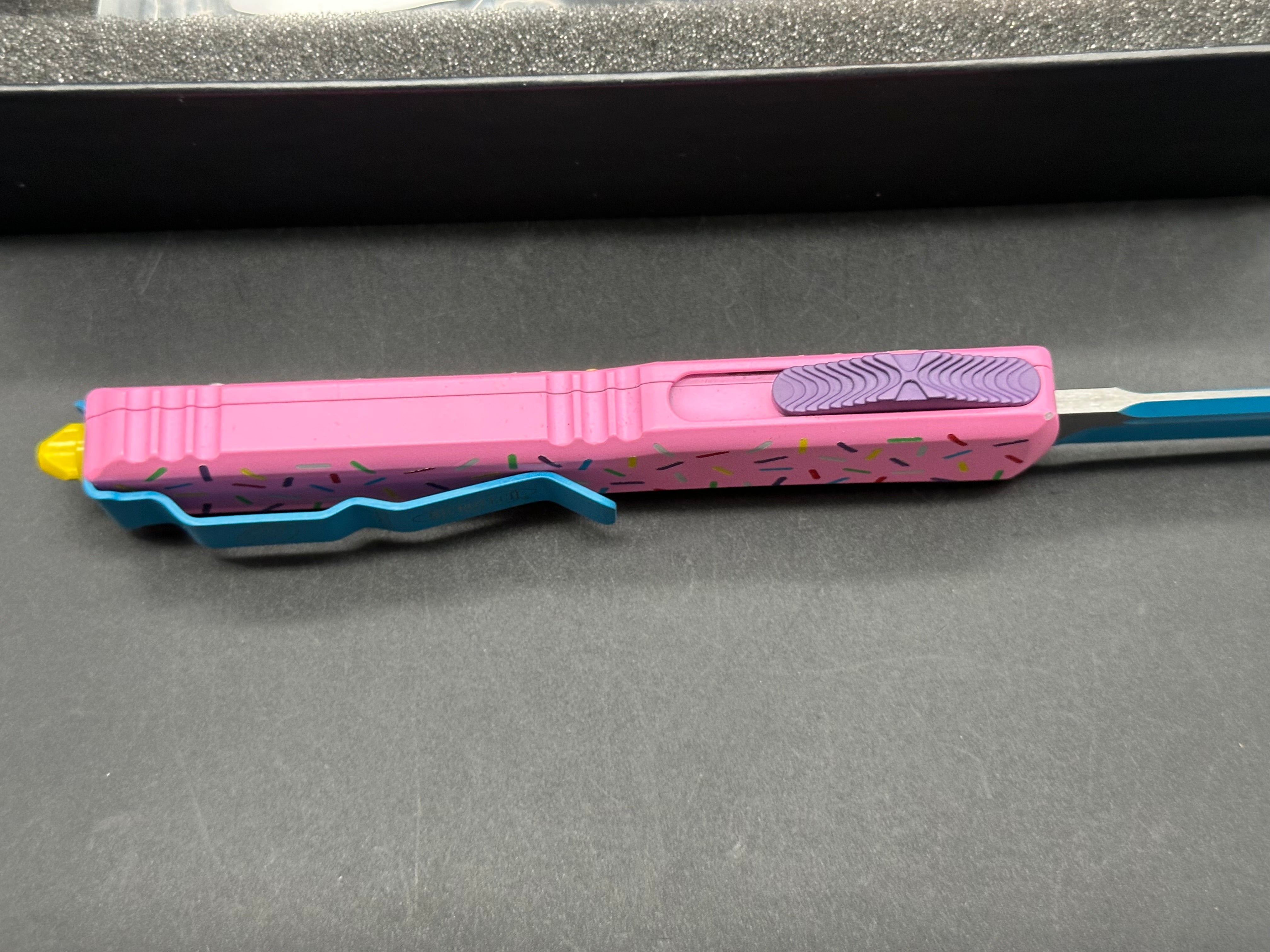 Microtech Exclusive Dessert Warrior Donut Pink 3.4"