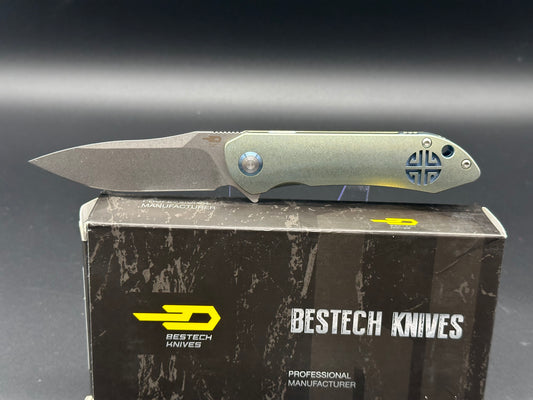 Bestech Emperor - CPM-S35VN Blade with green titanium handles with blue accents