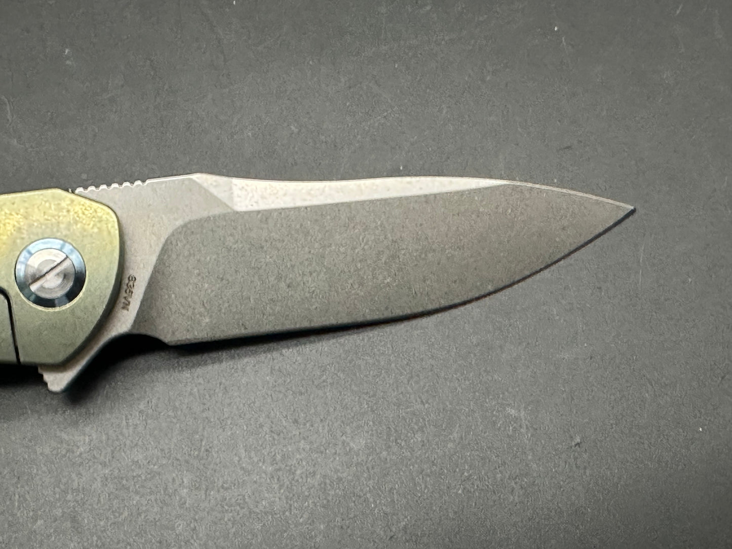 Bestech Emperor - CPM-S35VN Blade with green titanium handles with blue accents