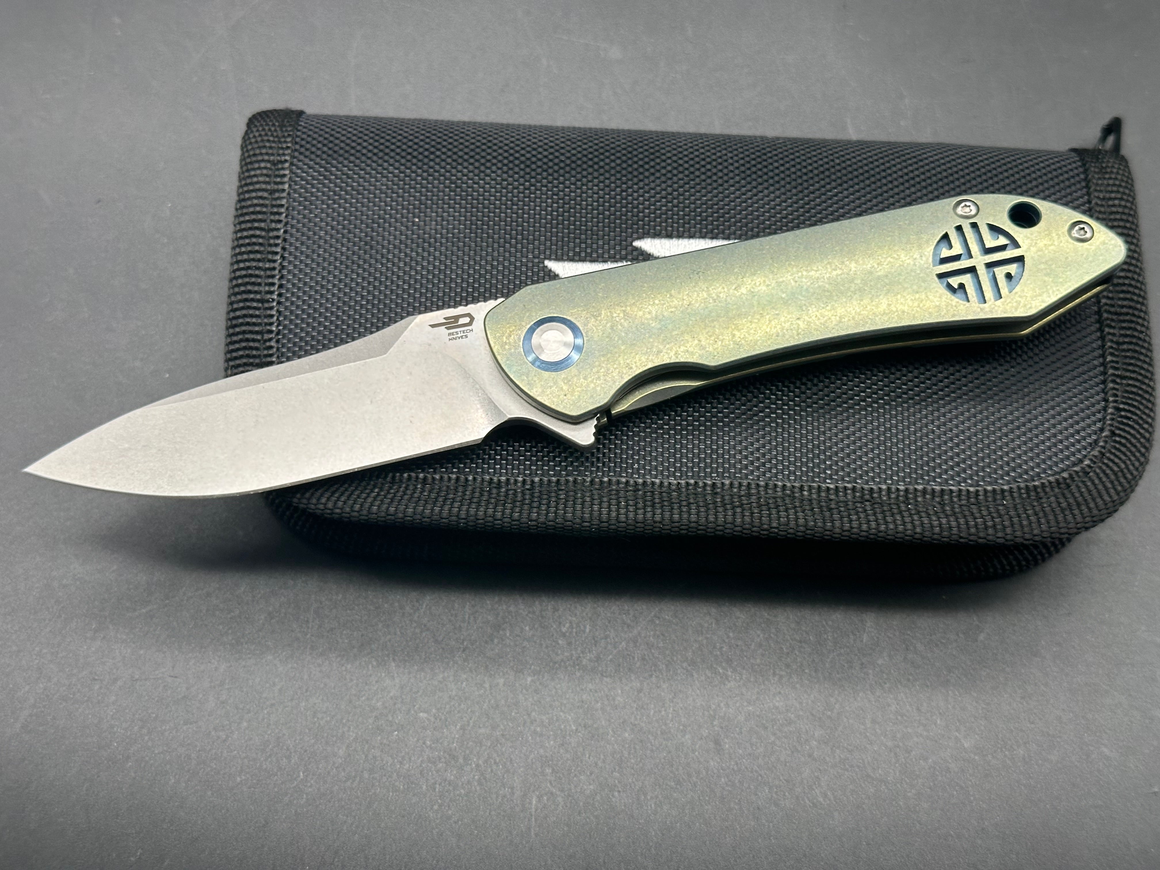 Bestech Emperor - CPM-S35VN Blade with green titanium handles with blue accents