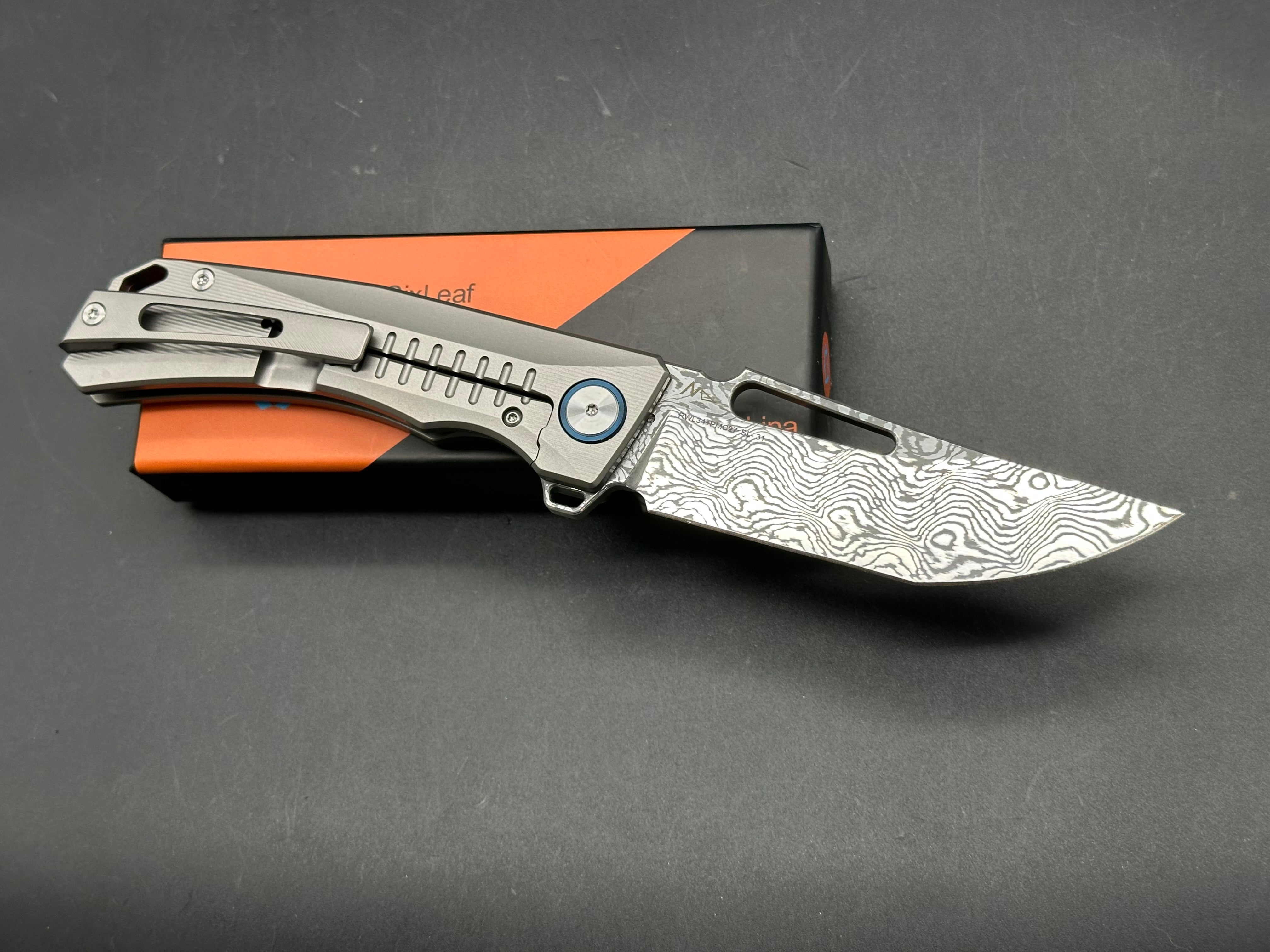 Sixleaf SL-31 Titanium/CF Handle
