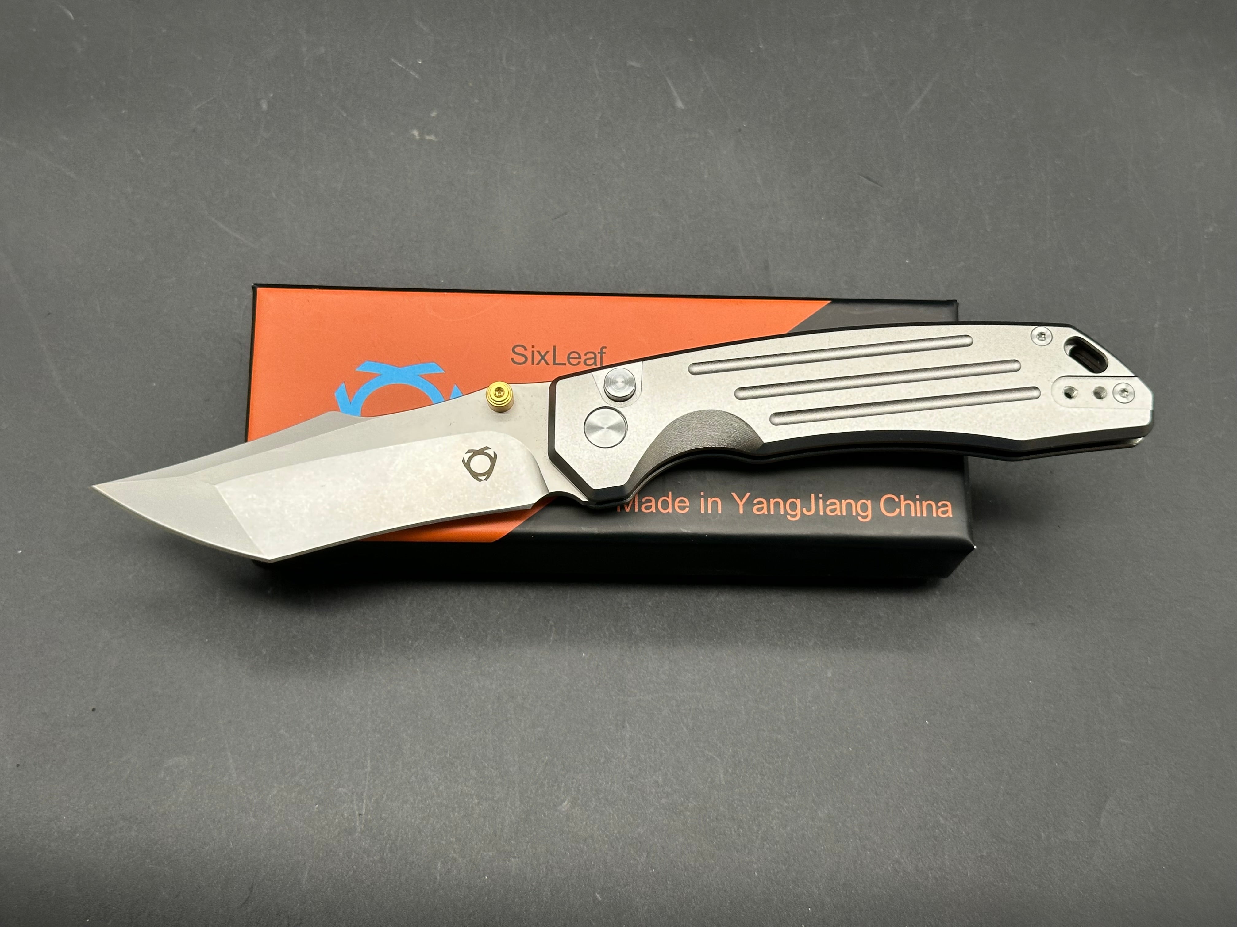 Sixleaf SL-82 14c28N steel Aluminum with button lock