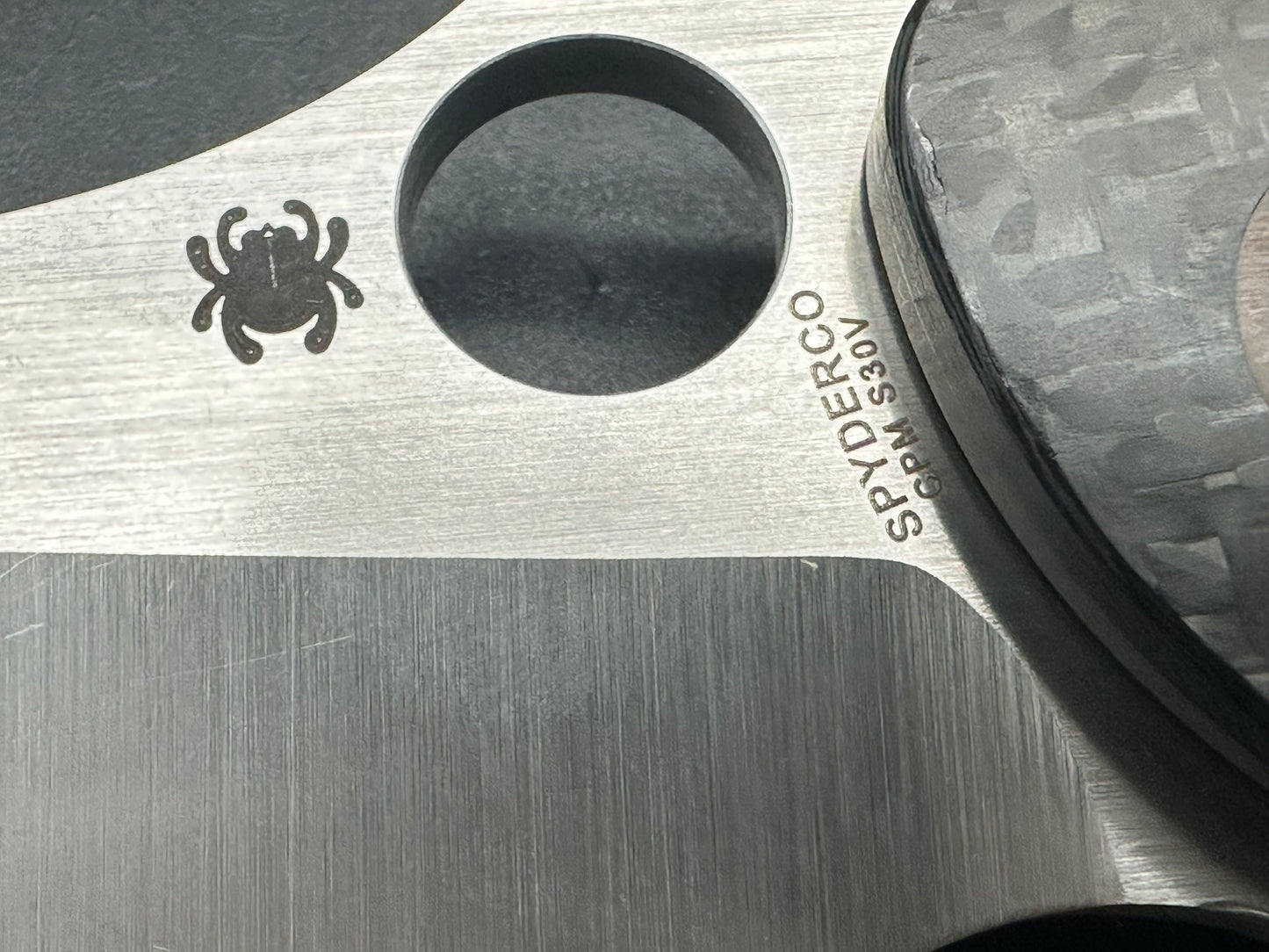 Spyderco Magnitude - Rare Peter Carey flipper C212CFP, CPM S30V Carbon Fiber