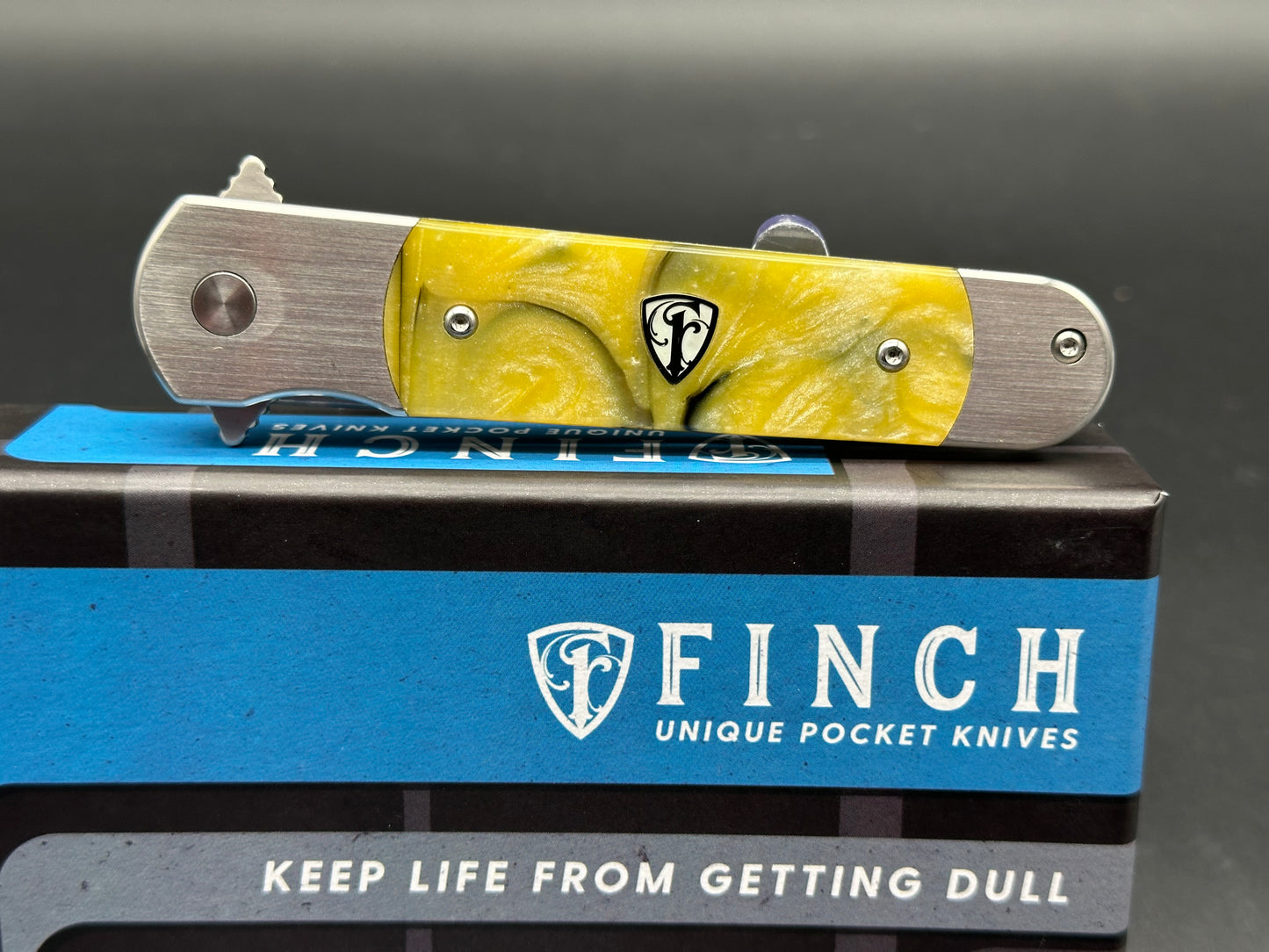 Finch Roadrunner Hornet, Integrated Stainless Liner Bolster, Yellow Resin, Satin 154CM blade