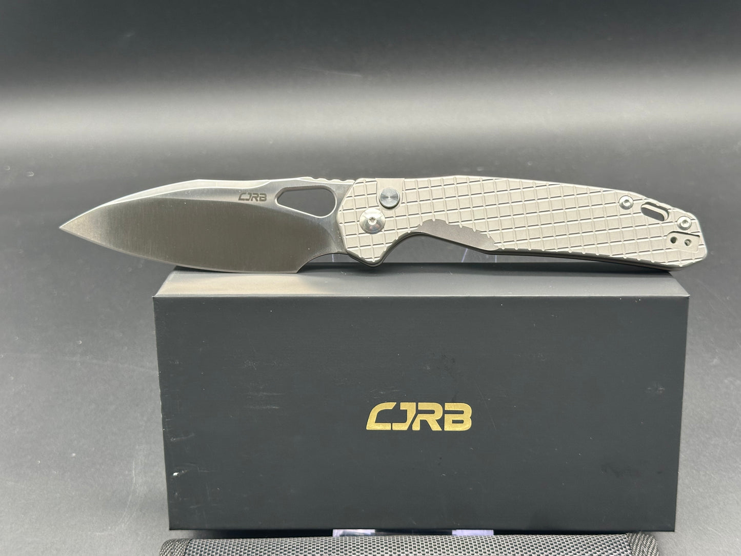 CJRB Frack, Titanium Frag handle, S90V satin