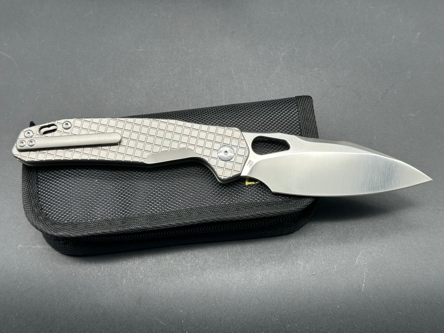 CJRB Frack, Titanium Frag handle, S90V satin