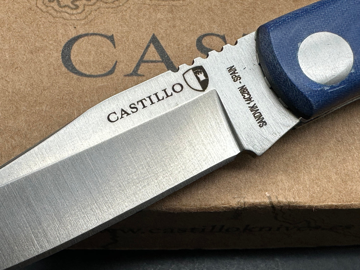 Castillo Tagus - River Blue Micarta (3.6" 14C28N Satin)