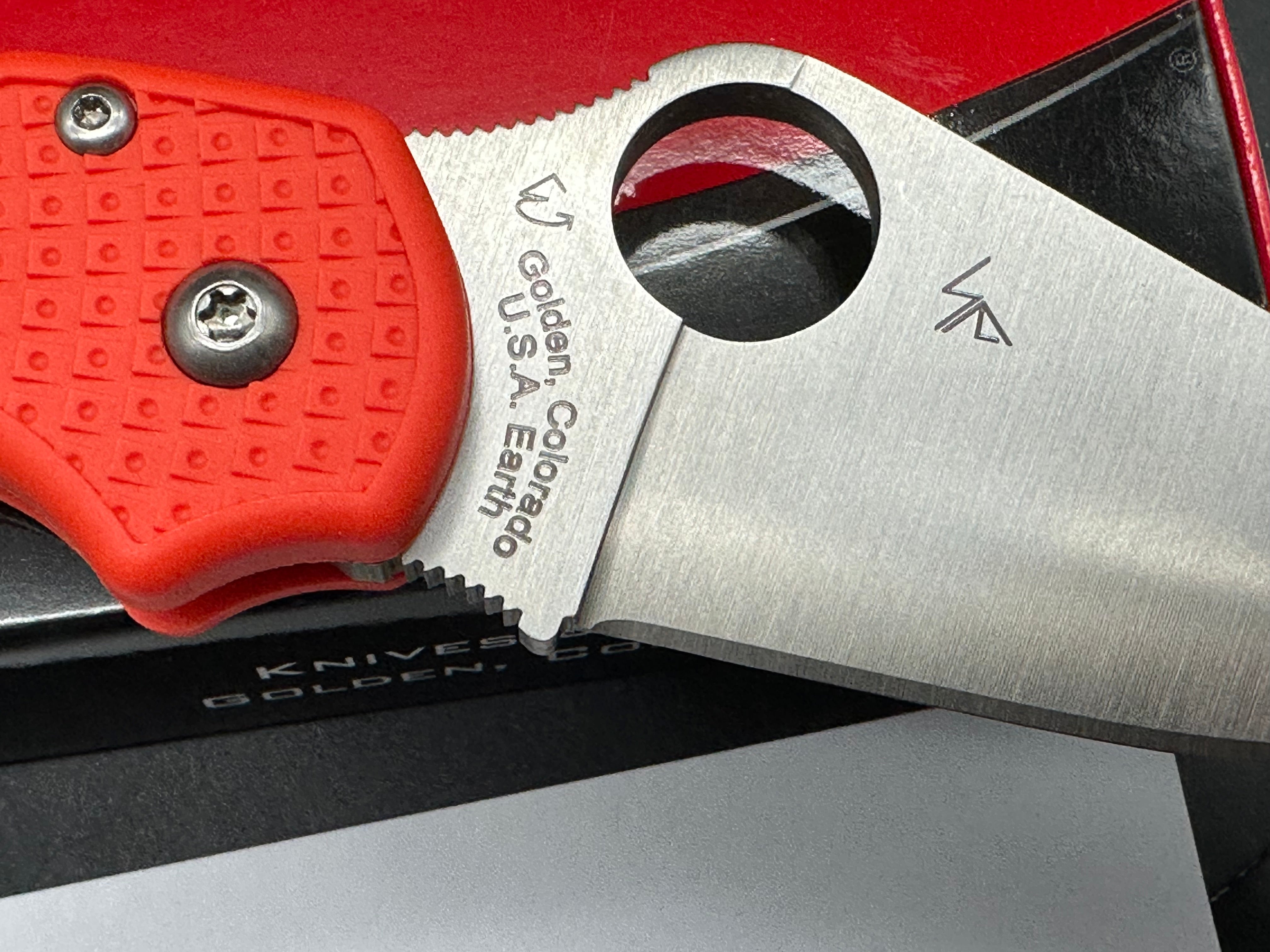 Spyderco Para 3 Lightweight (Cutlery Shoppe Exclusive), 2.93" CTS XHP Satin Blade with Orange FRN scales