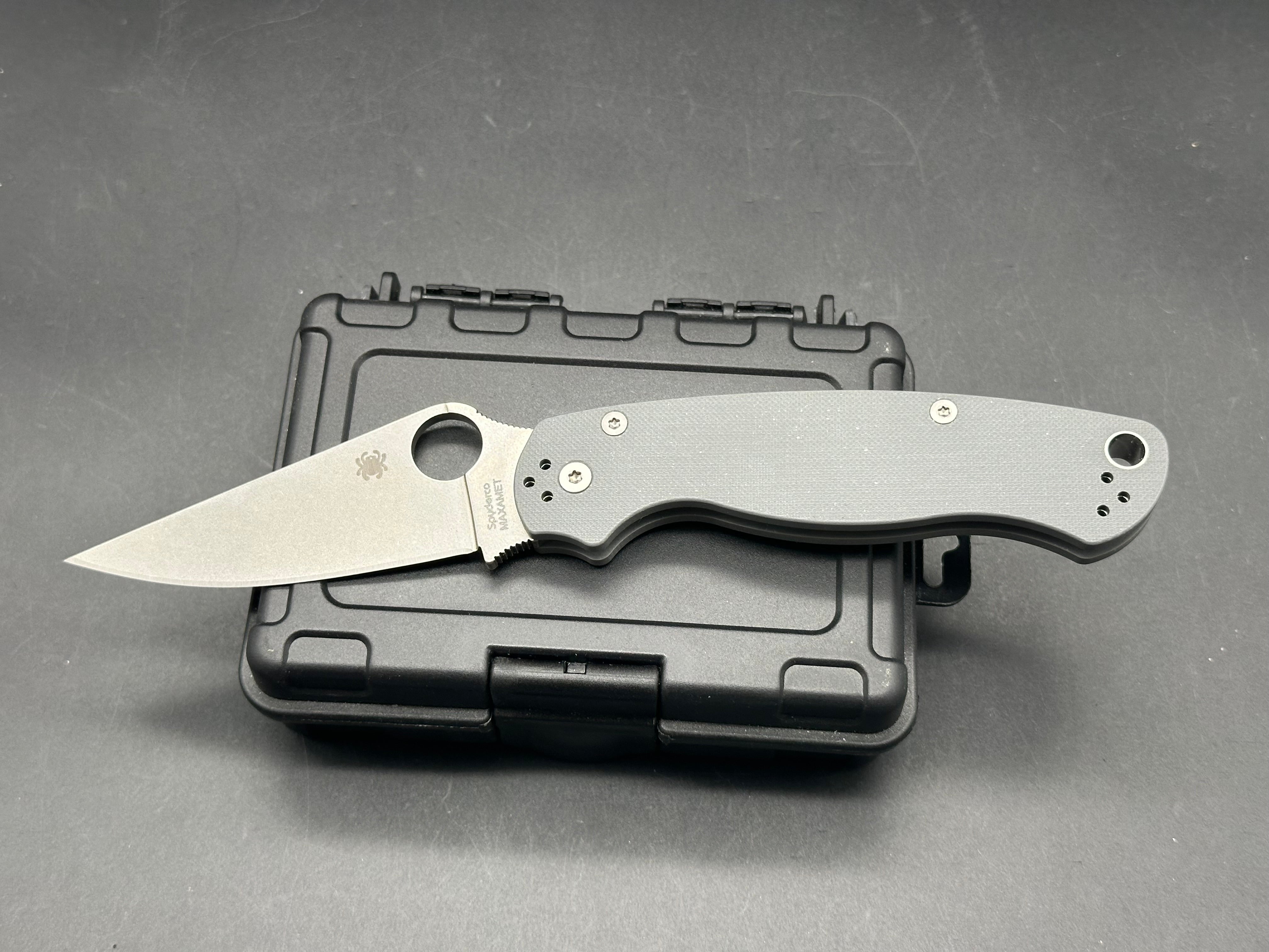 Spyderco Paramilitary 2 Knife Dark Gray G-10 (3.4" Stonewash Maxamet)