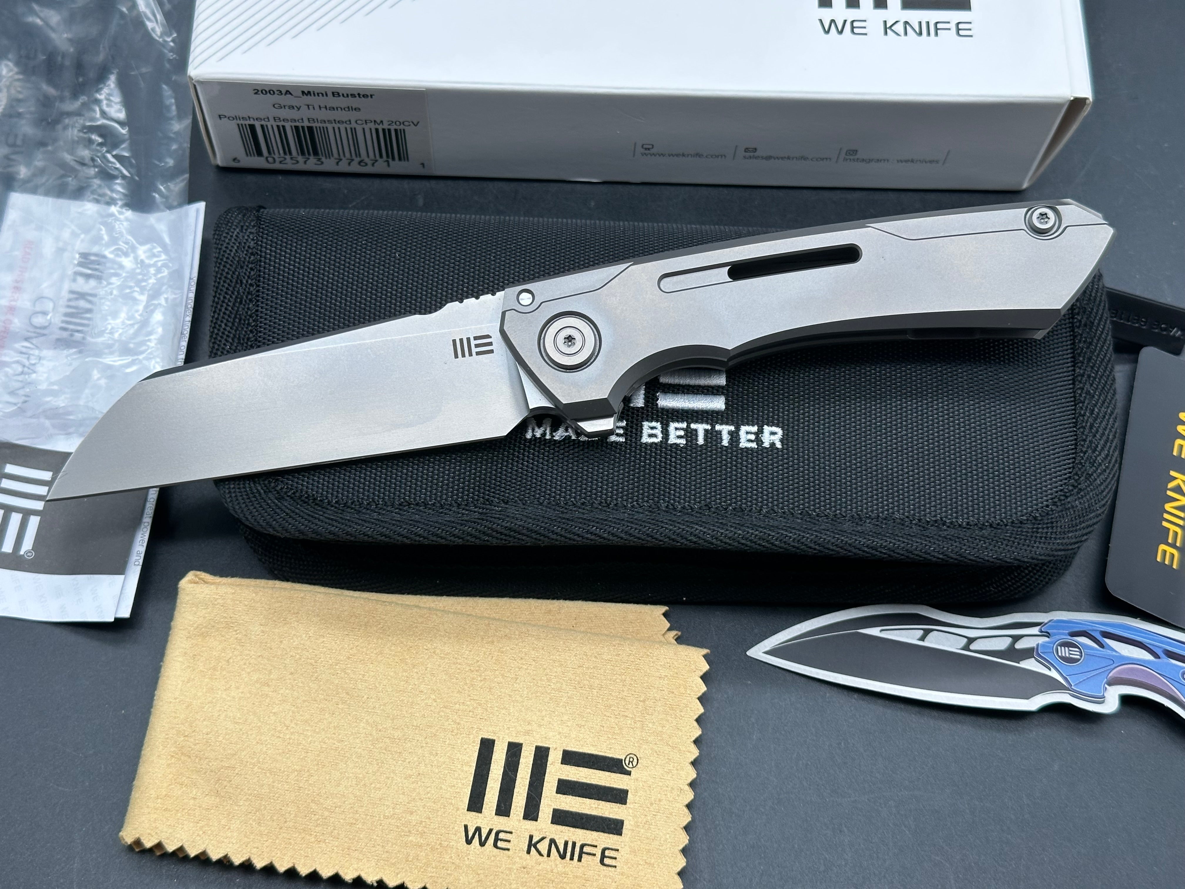 We Mini Snecx Buster: 3.43 polished and bead blasted CPM-20CV blade, flat grind. Caged double row ceramic ball bearings