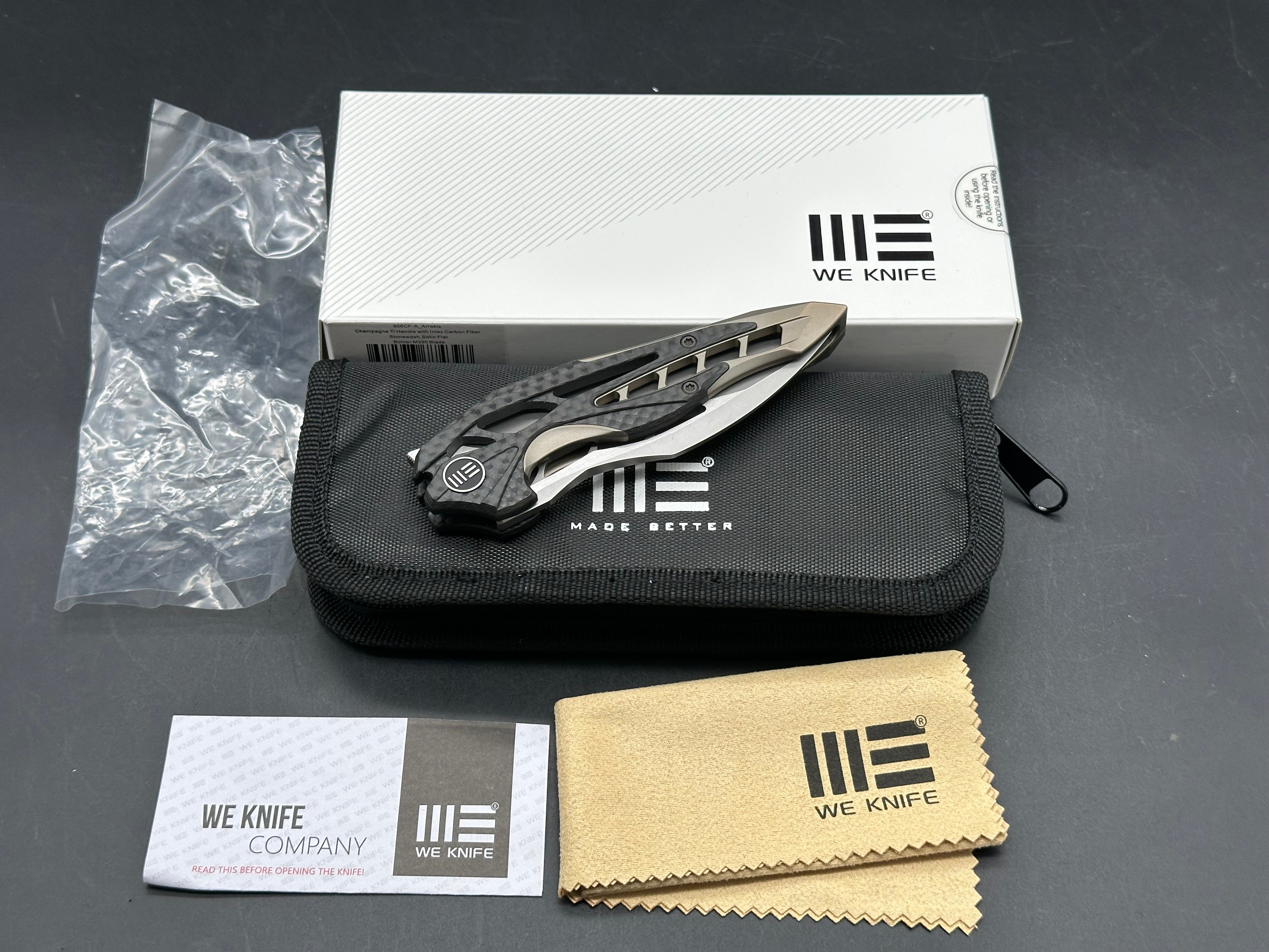 We Arrakis: Elija Isham design. 3.45 inch m390 Vertebral champagne integral handle