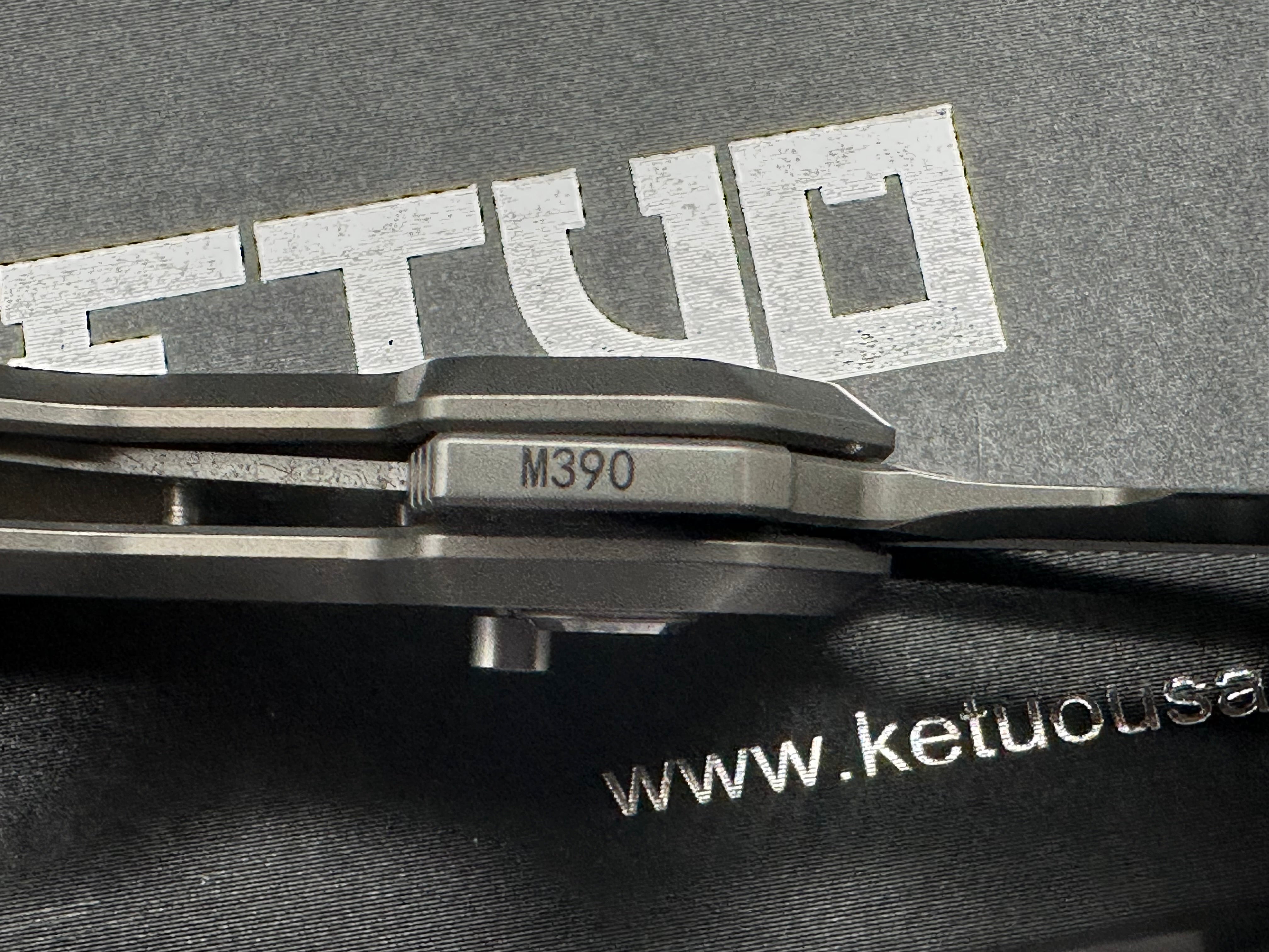 Ketuo Mini Griffin v2 titanium scales and tic coated M390 blade