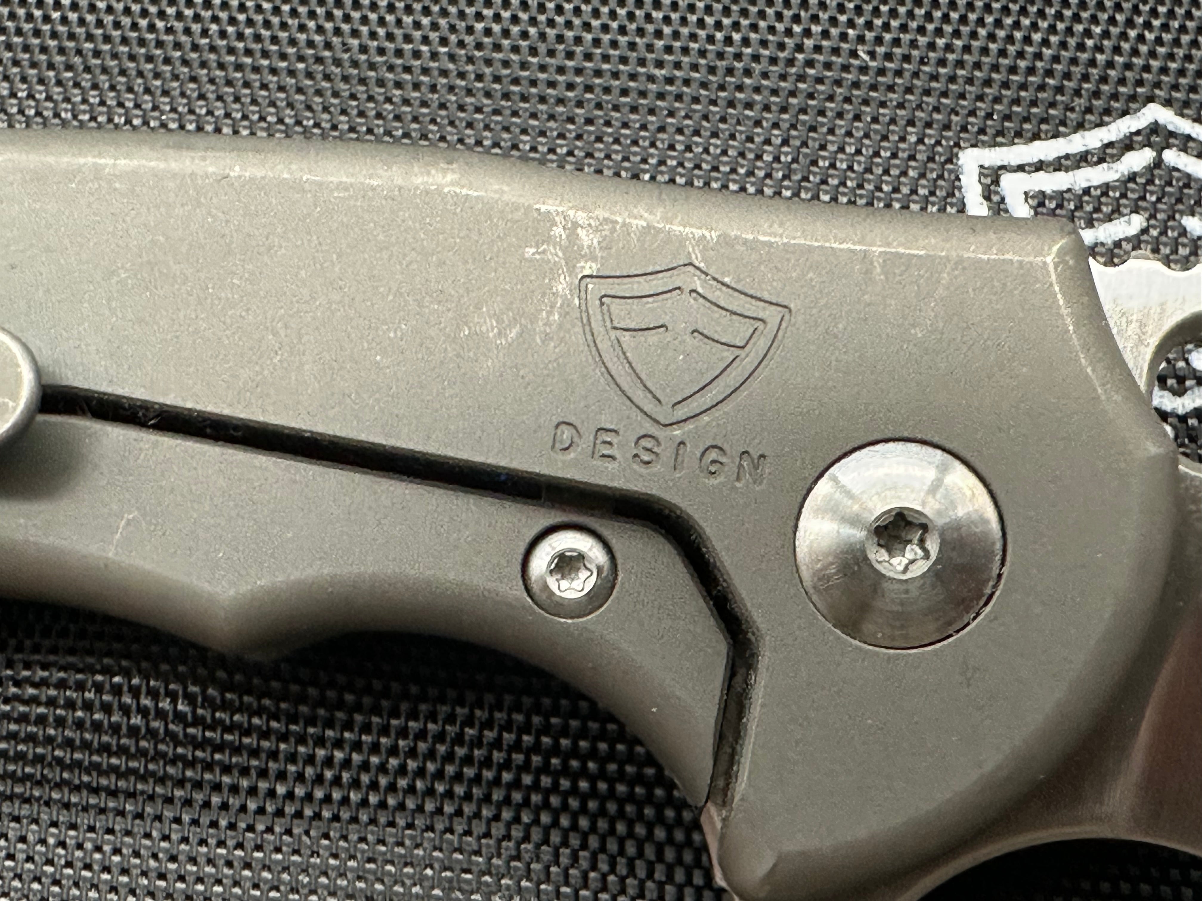 Massdrop Ferrum Forge Falcon: 2.875 inch satin finished S35VN blade Bead blasted titanium frame. Titanium clip