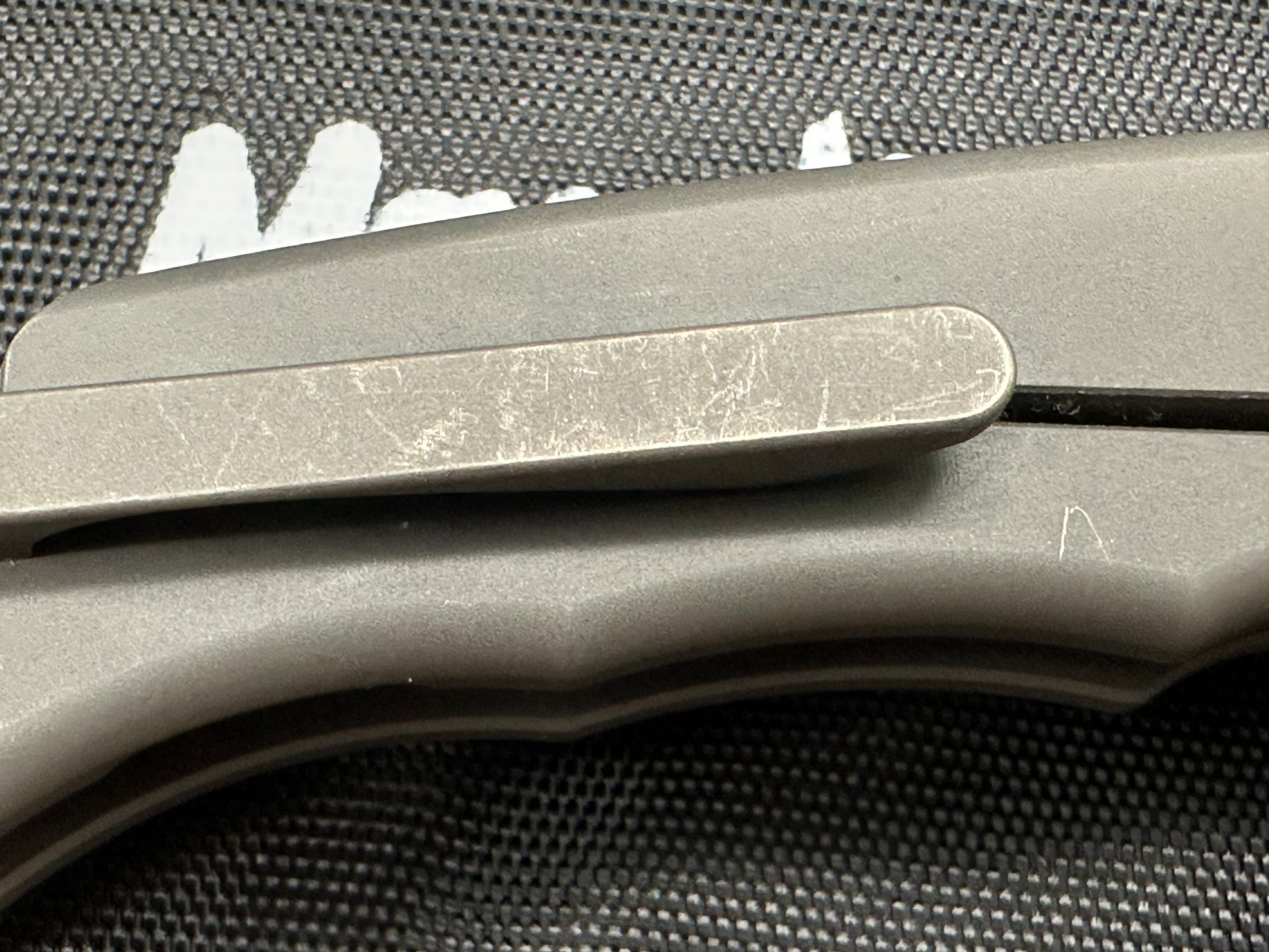 Massdrop Ferrum Forge Falcon: 2.875 inch satin finished S35VN blade Bead blasted titanium frame. Titanium clip