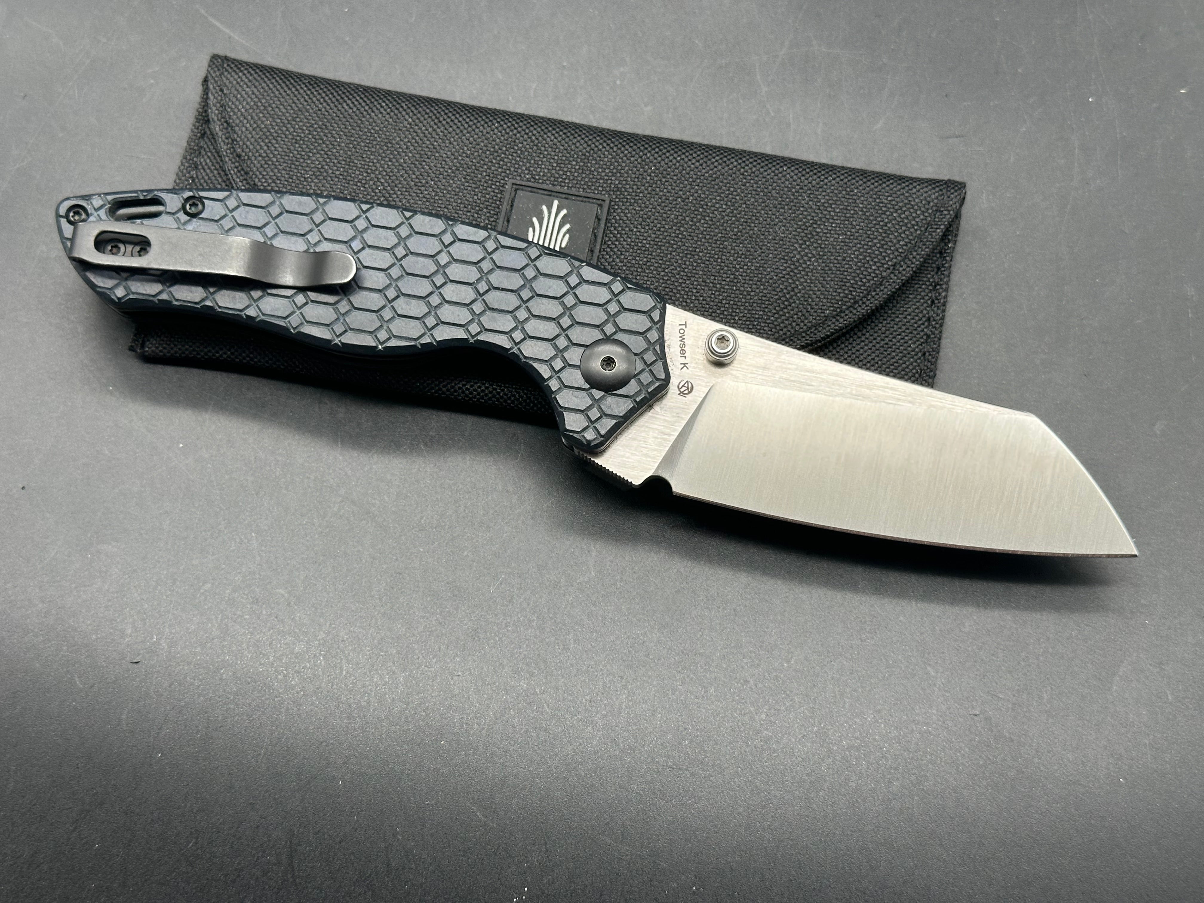 Kizer Towser K - 154CM Steel.  Blue Richlite