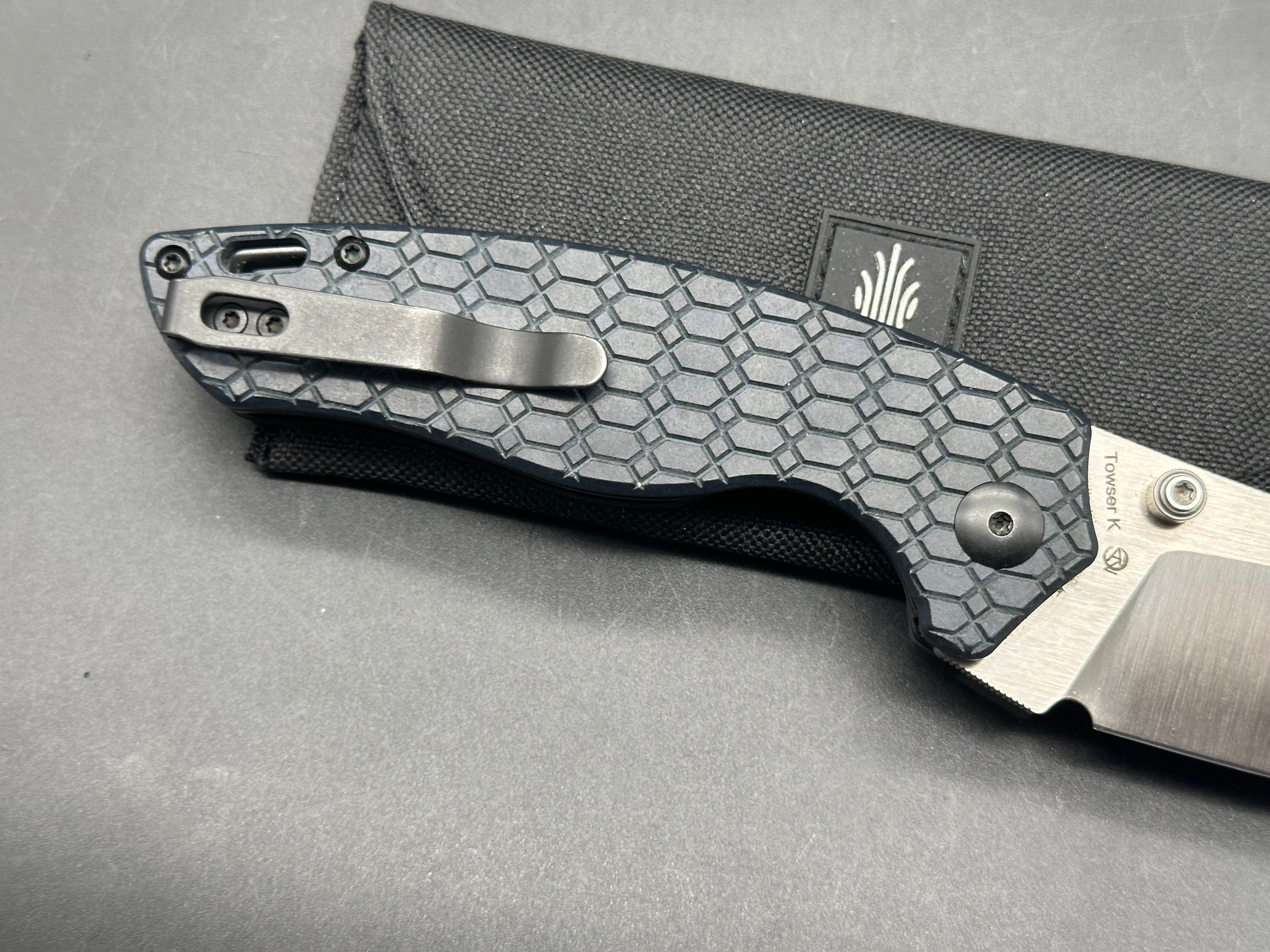 Kizer Towser K - 154CM Steel.  Blue Richlite