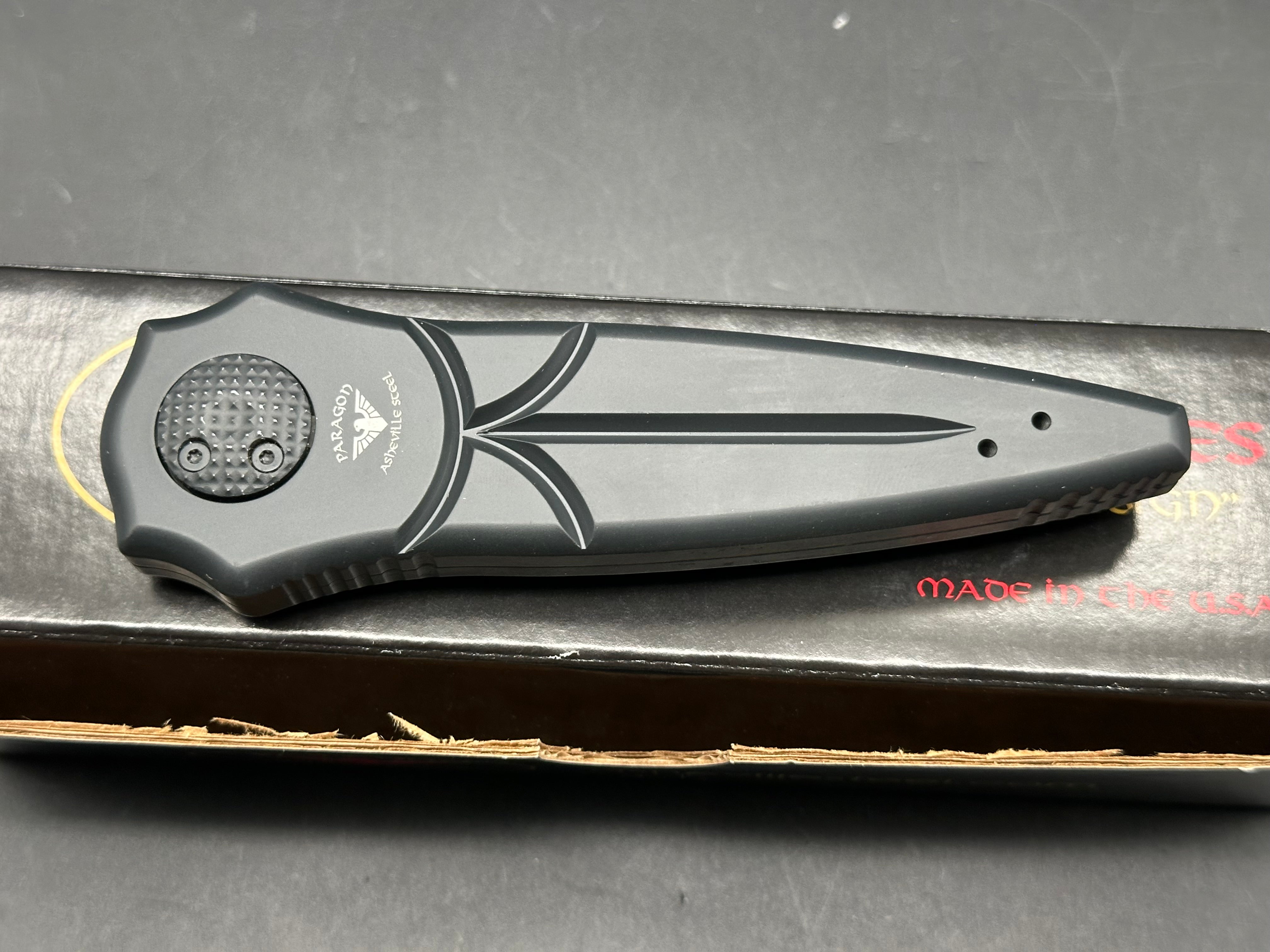 Paragon Warlock: 3.875 inch CPM-S30V blade with double edge. Double pus button split handle opener