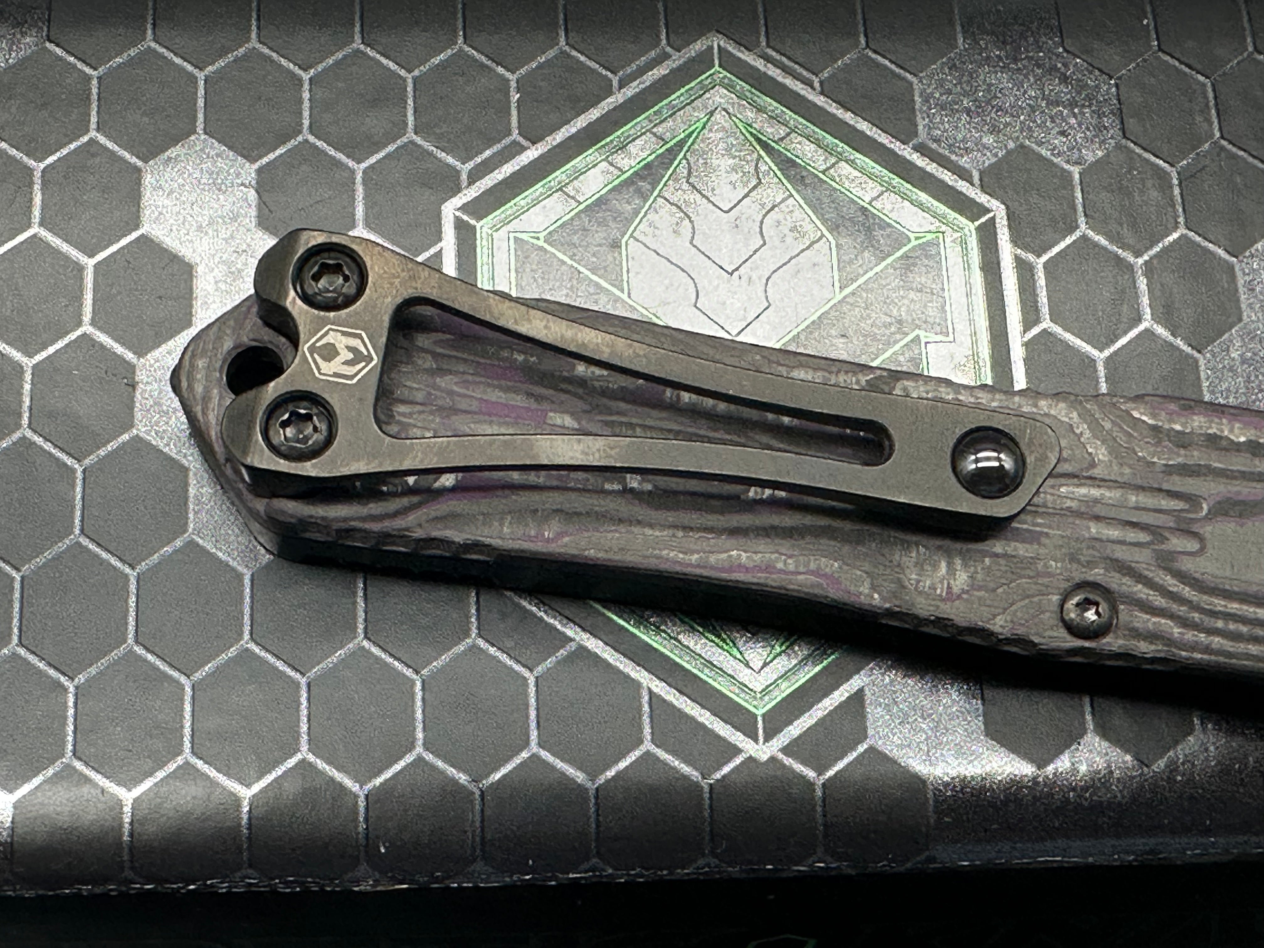 Heretic Manticore S Bowie DLC Black Ano w/Purple camo carbon