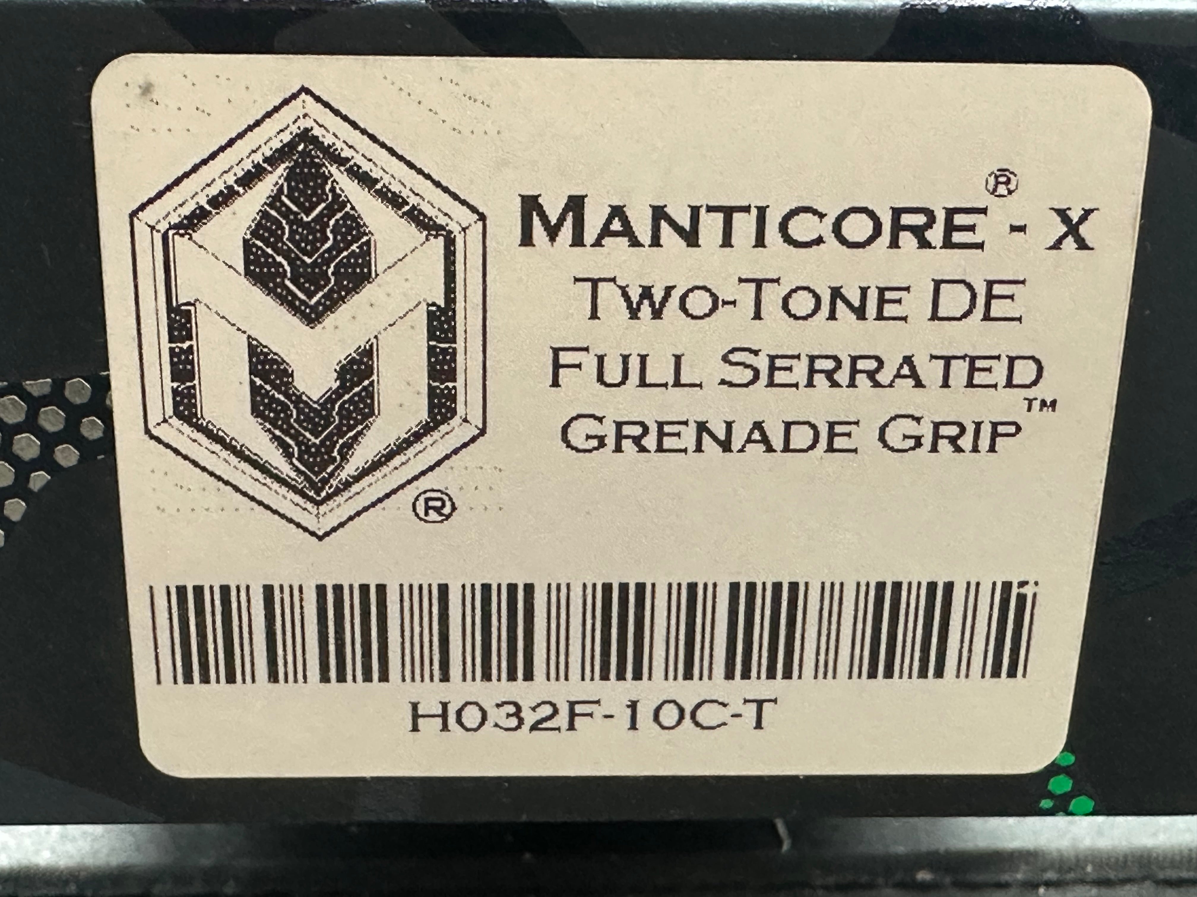 Heretic Manticore-X two-tone DE full serrated grenade grip