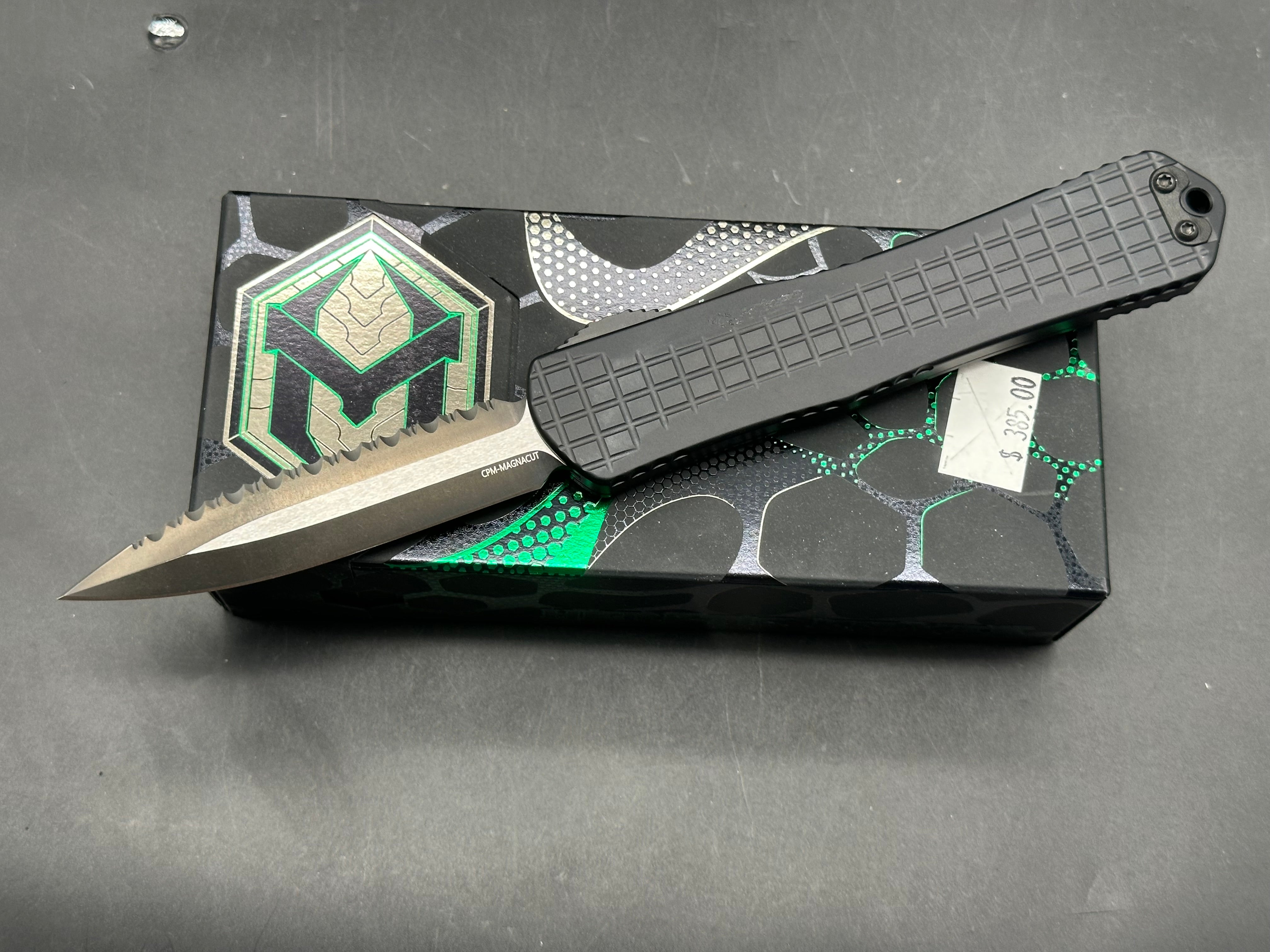 Heretic Manticore-X two-tone DE full serrated grenade grip