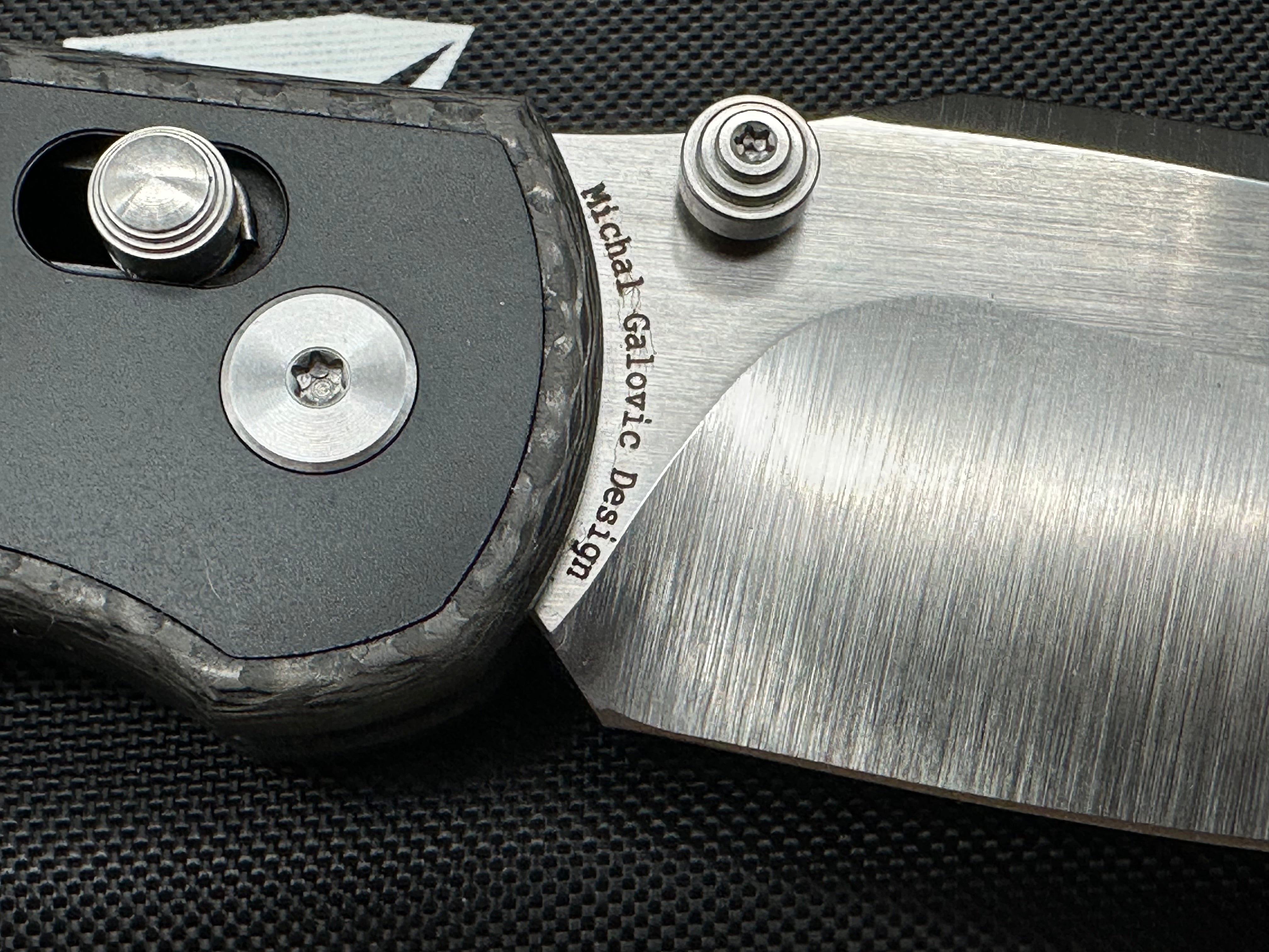 Tuyaknife Big Belly Integral 3.5 inch Bohler M390 satin finish blade. Integral carbon fiber handle