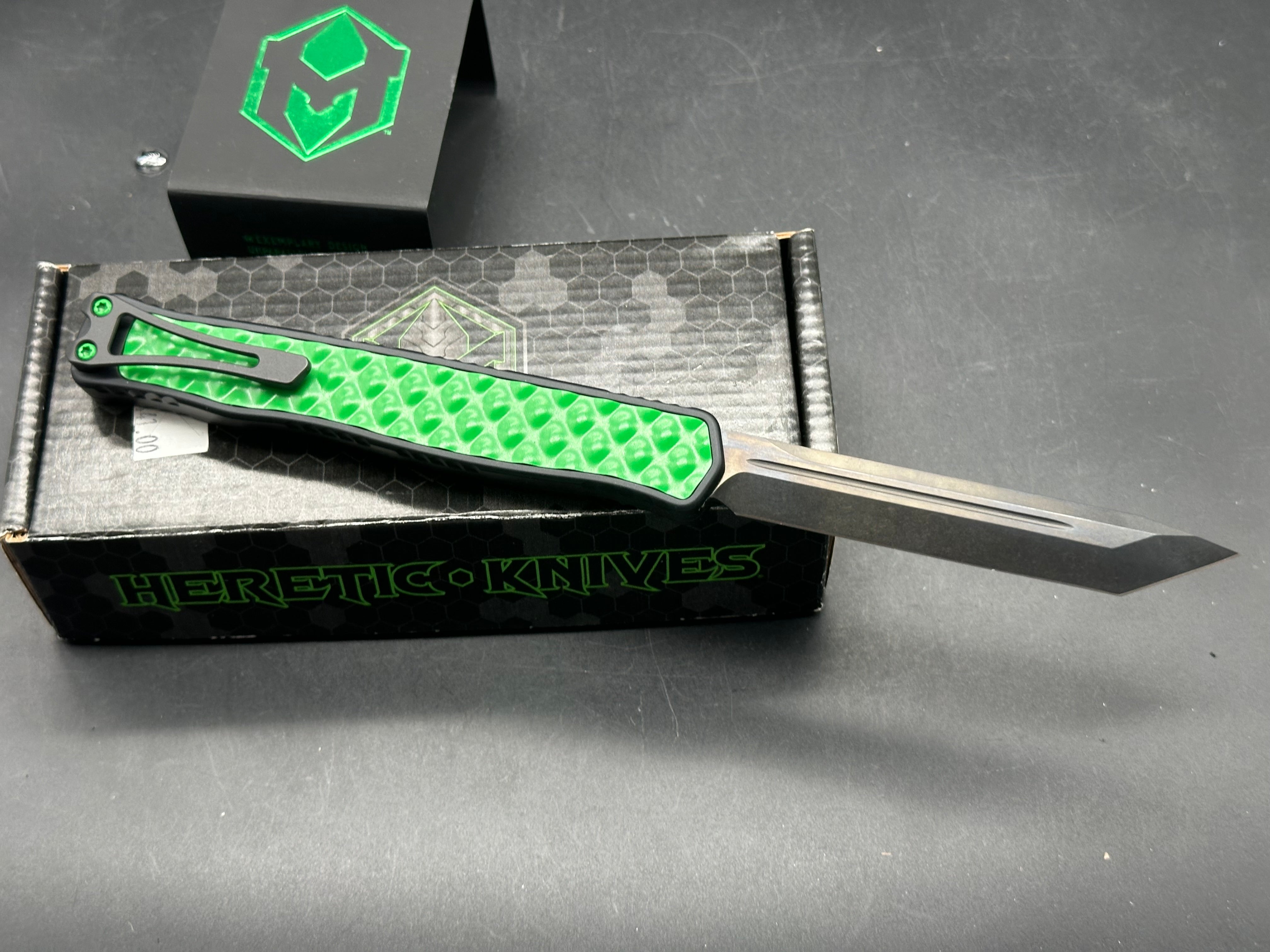 Heretic Cleric 2 tanto DLC toxic green hardware