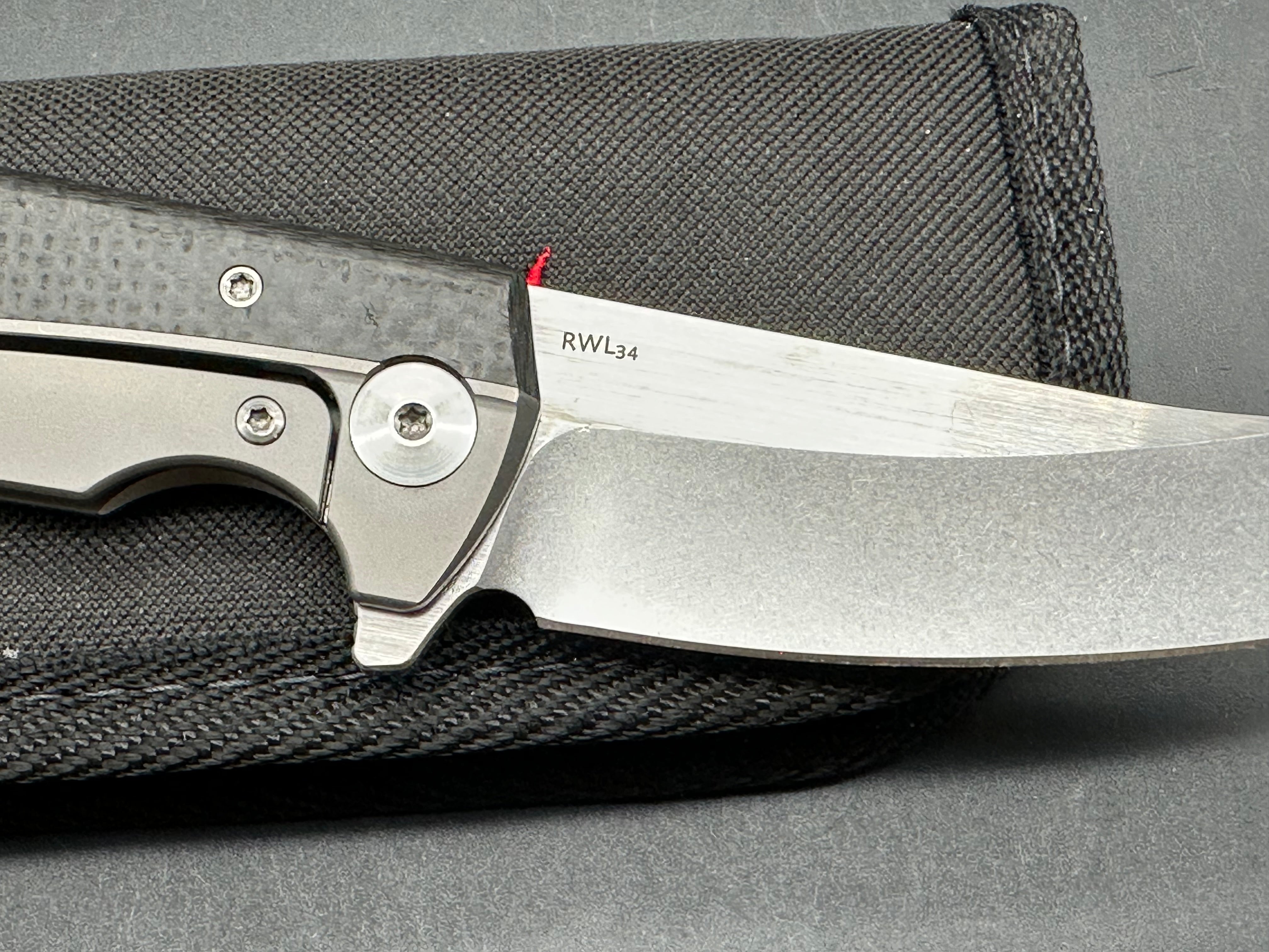 Reate K1: 3.875 inch RWL-34 blade. Steel overtravel stop. Titanium and carbon fiber handle